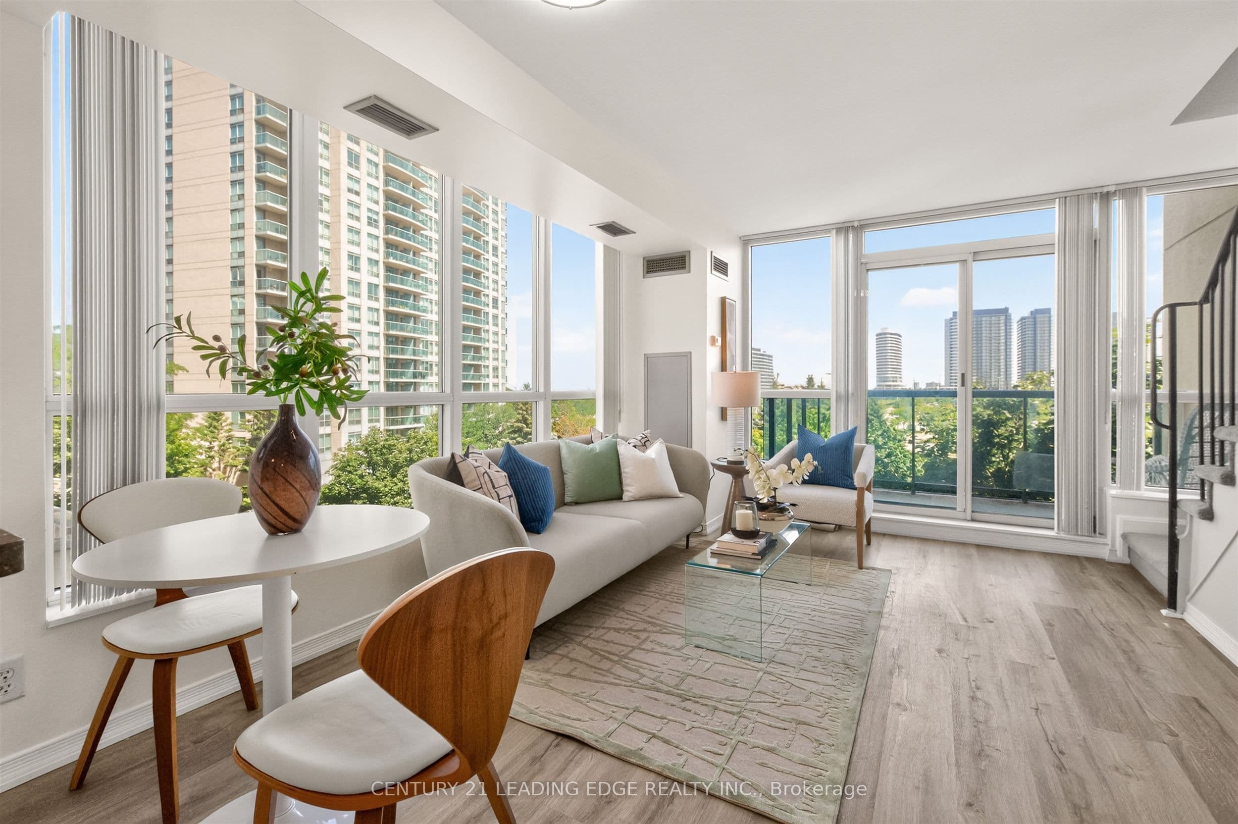 Unit 403 2585 Erin Centre Boulevard photo 1