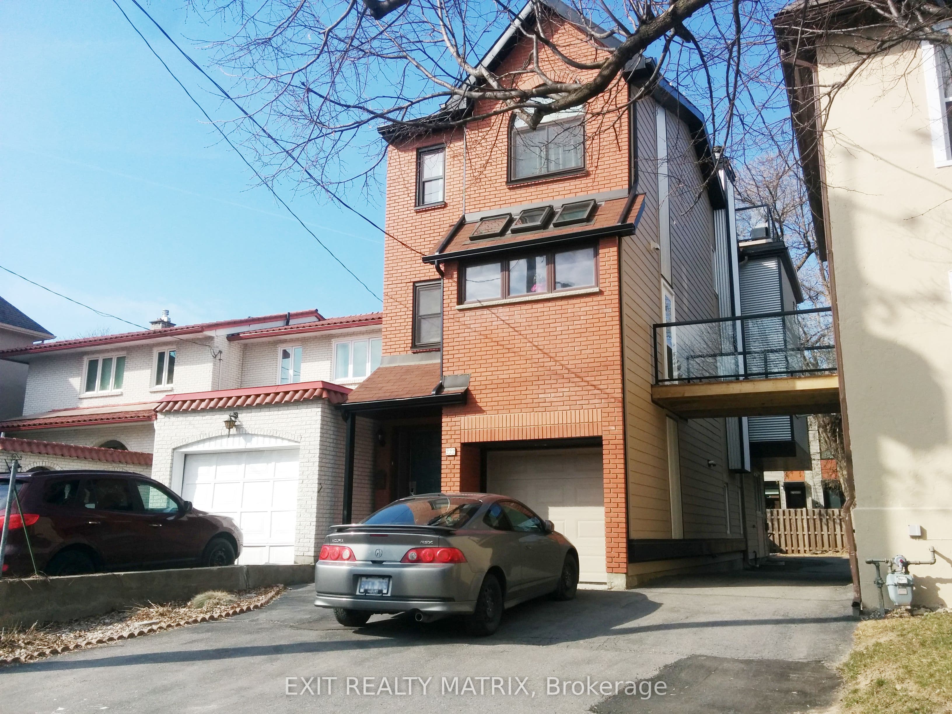 Unit B 222 Blackburn Avenue photo 1