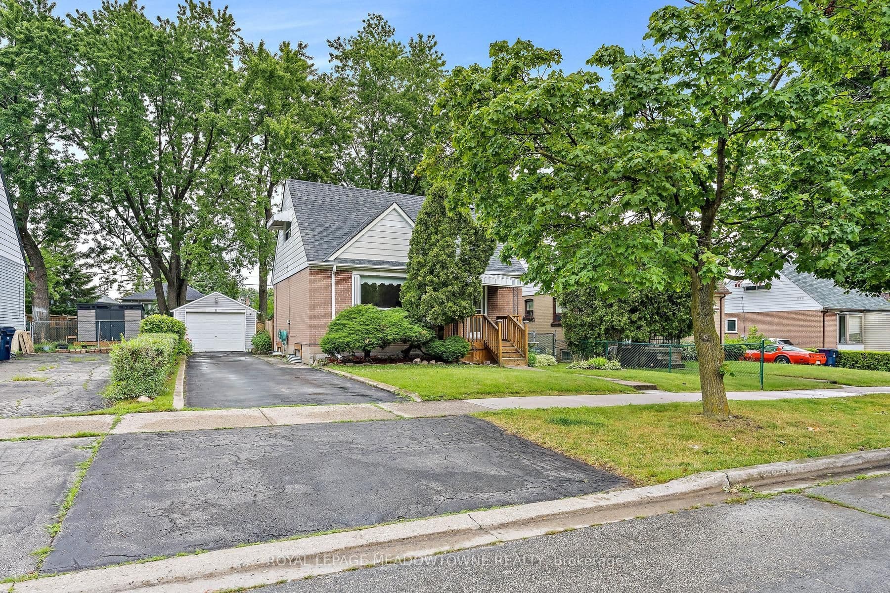 27 Hatfield Crescent photo 1