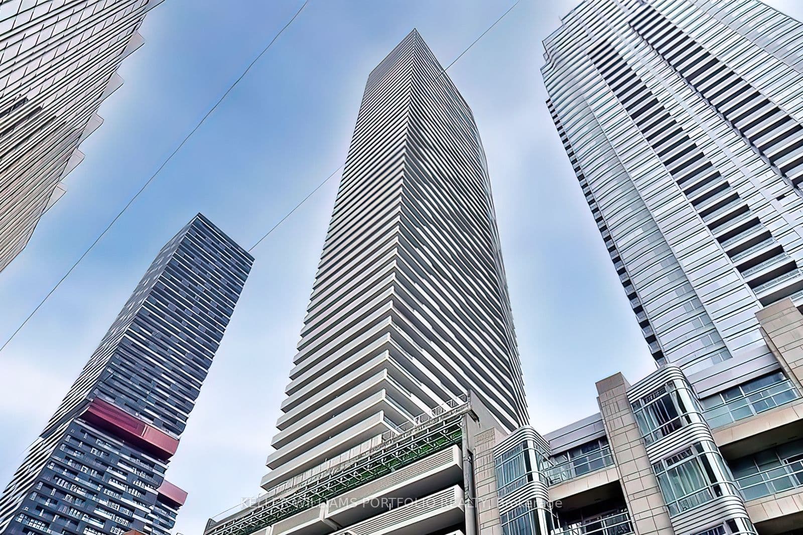 Unit 1106 2221 Yonge Street photo 1