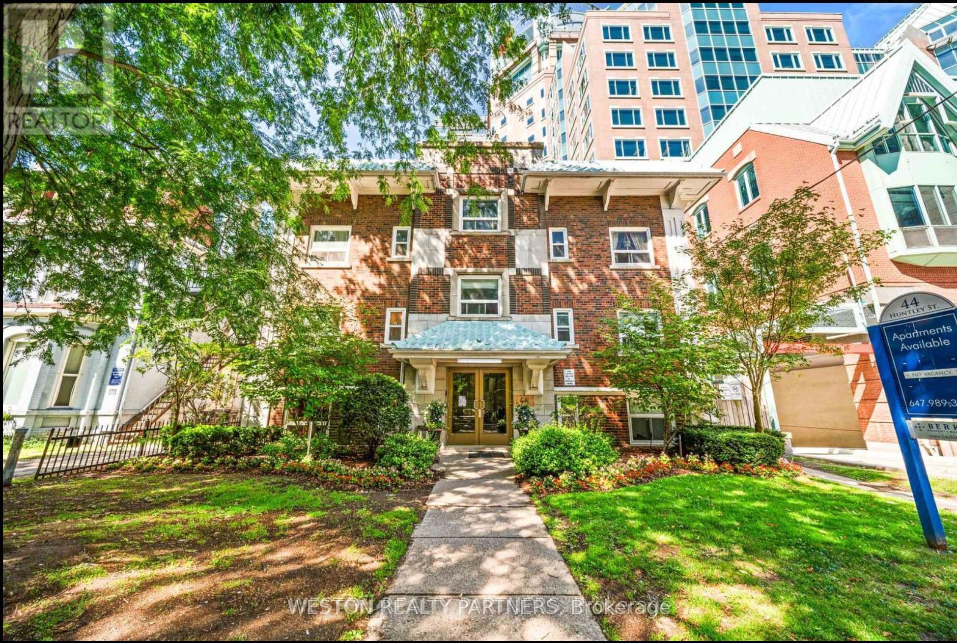 Unit 102 44 Huntley Street photo 1