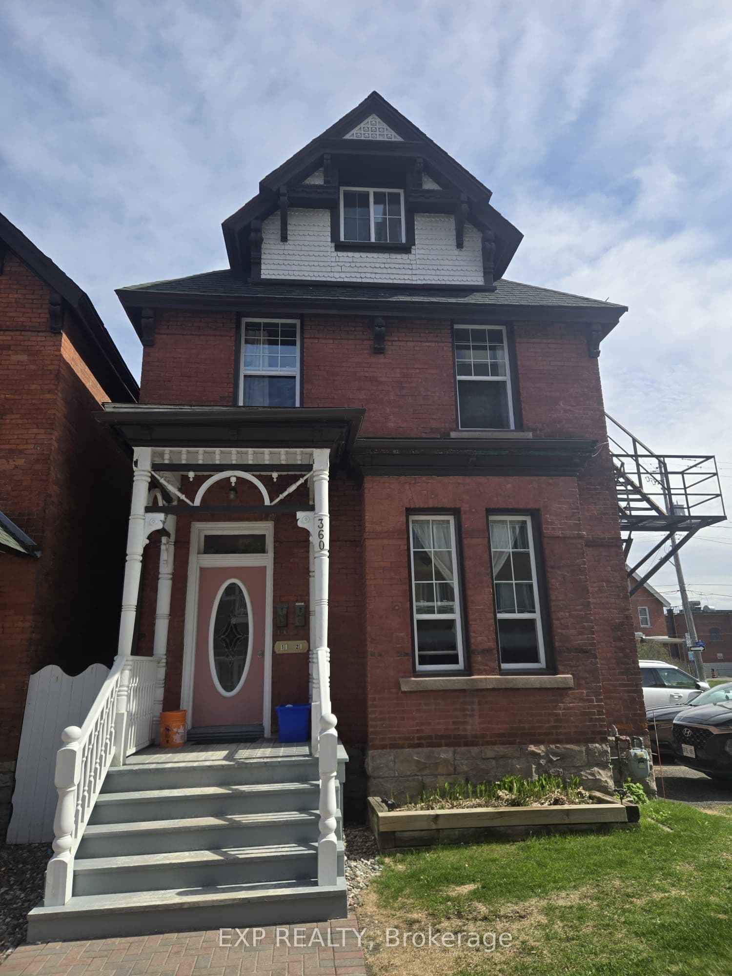 360 Gilmour Street photo 1