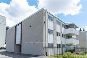 Unit 305 24 Mooregate Crescent photo 1