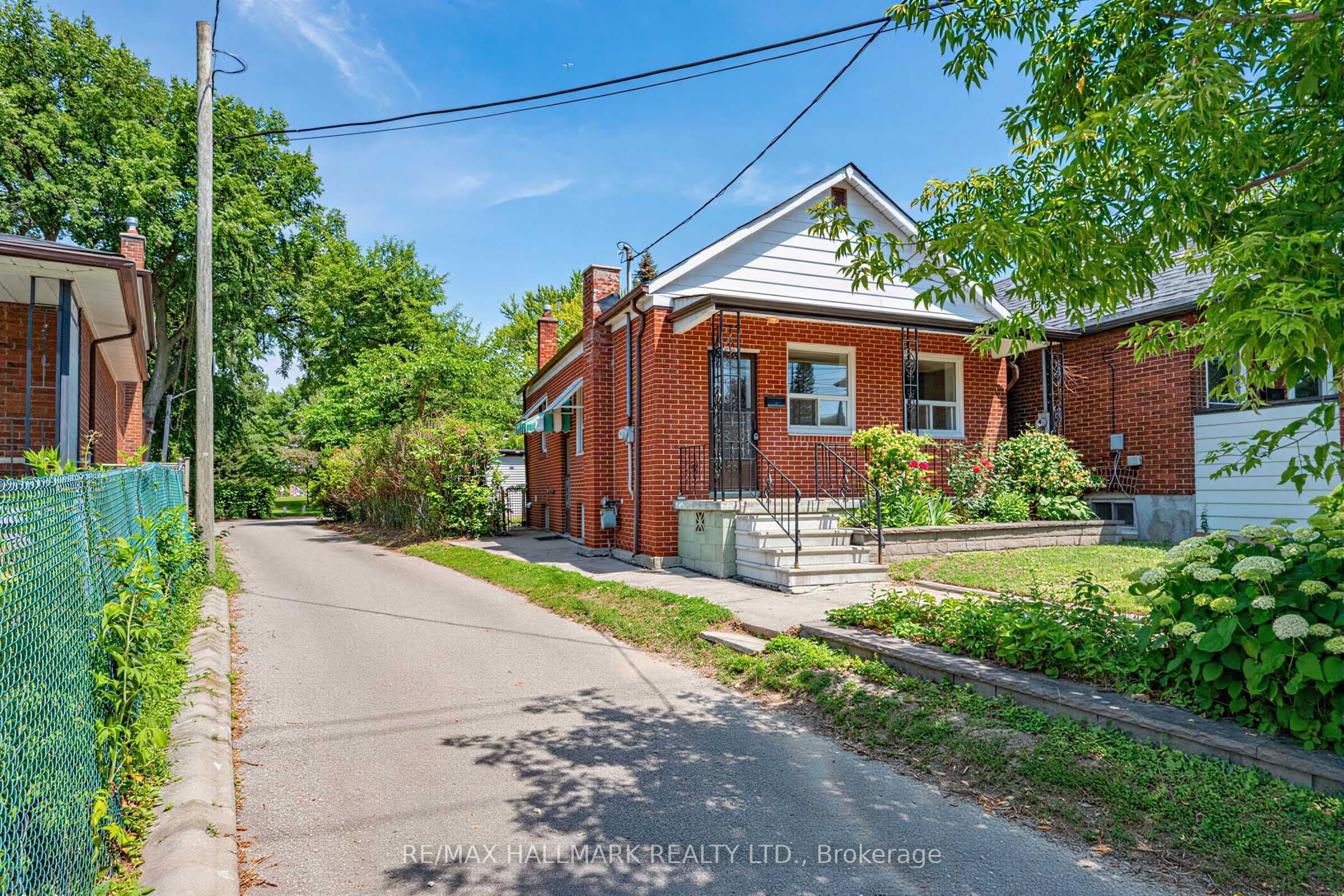 970 Cosburn Avenue photo 1