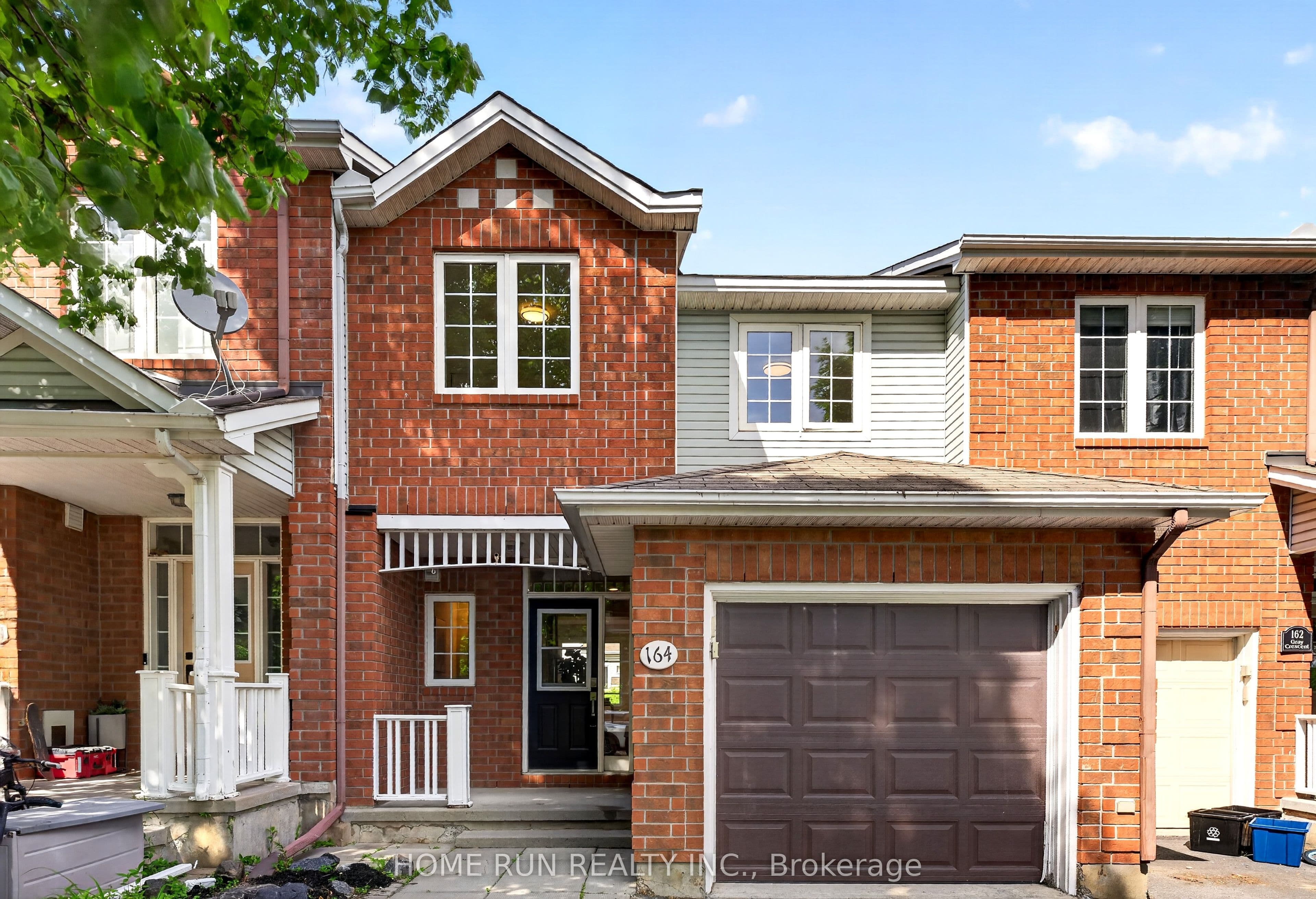 164 Gray Crescent photo 1