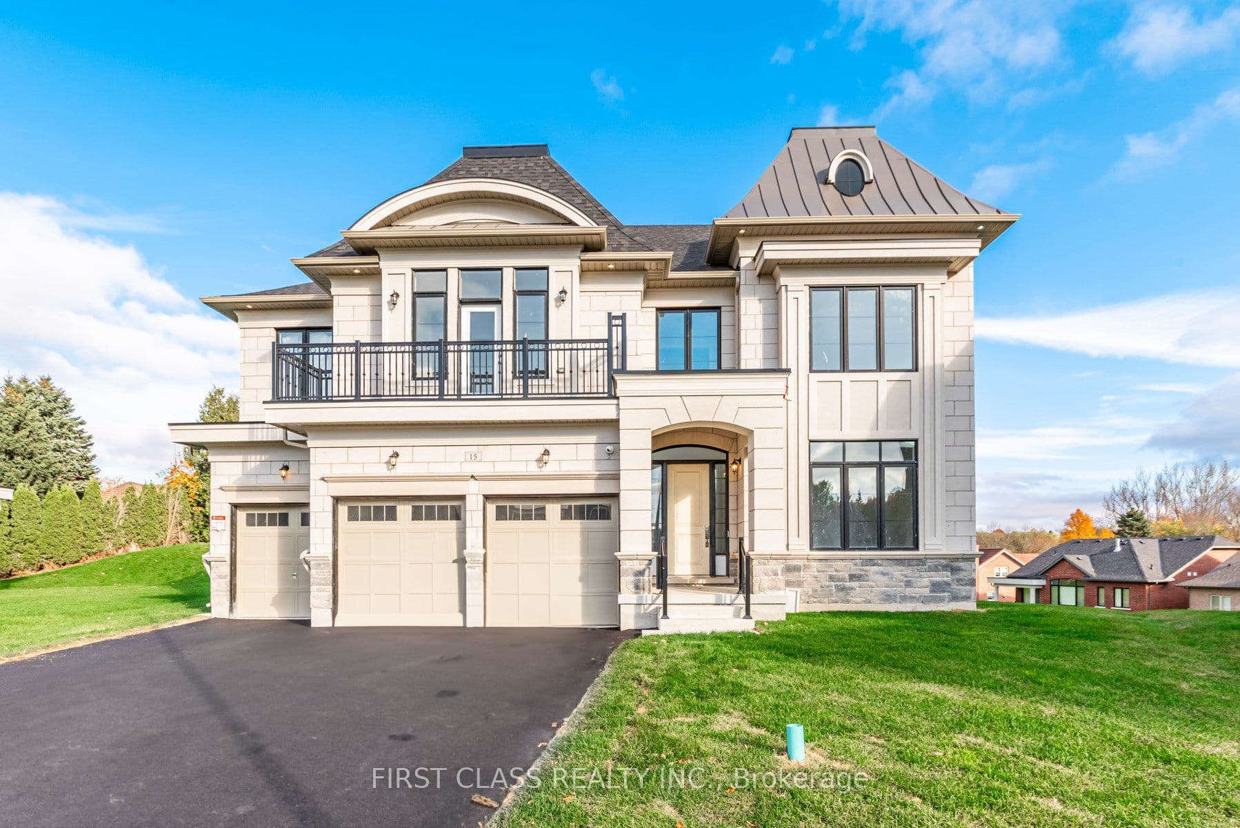 15 Kenneth Campbell Court photo 1