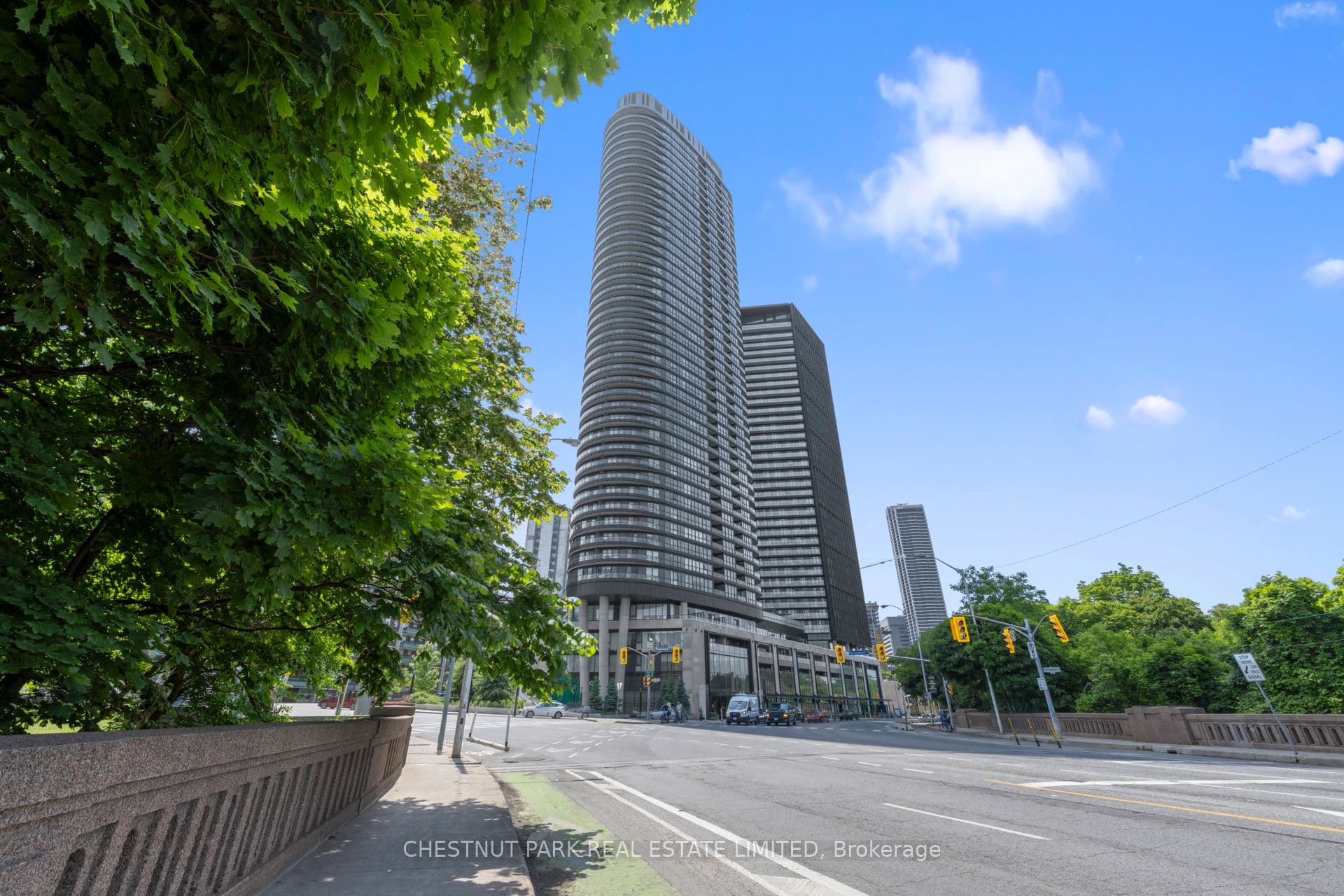 Unit 4419 585 Bloor Street photo 1