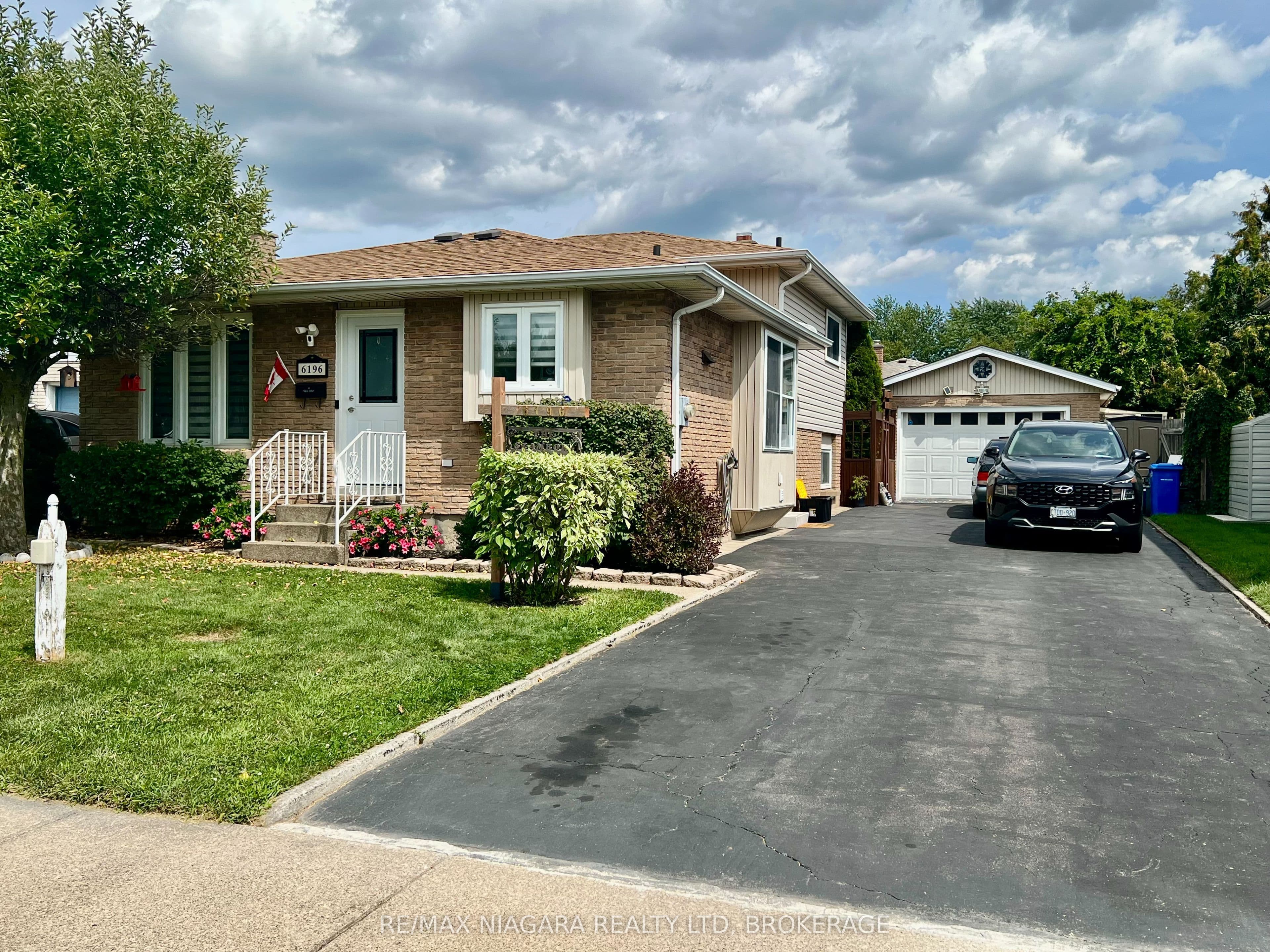 6196 Kirkland Drive photo 1