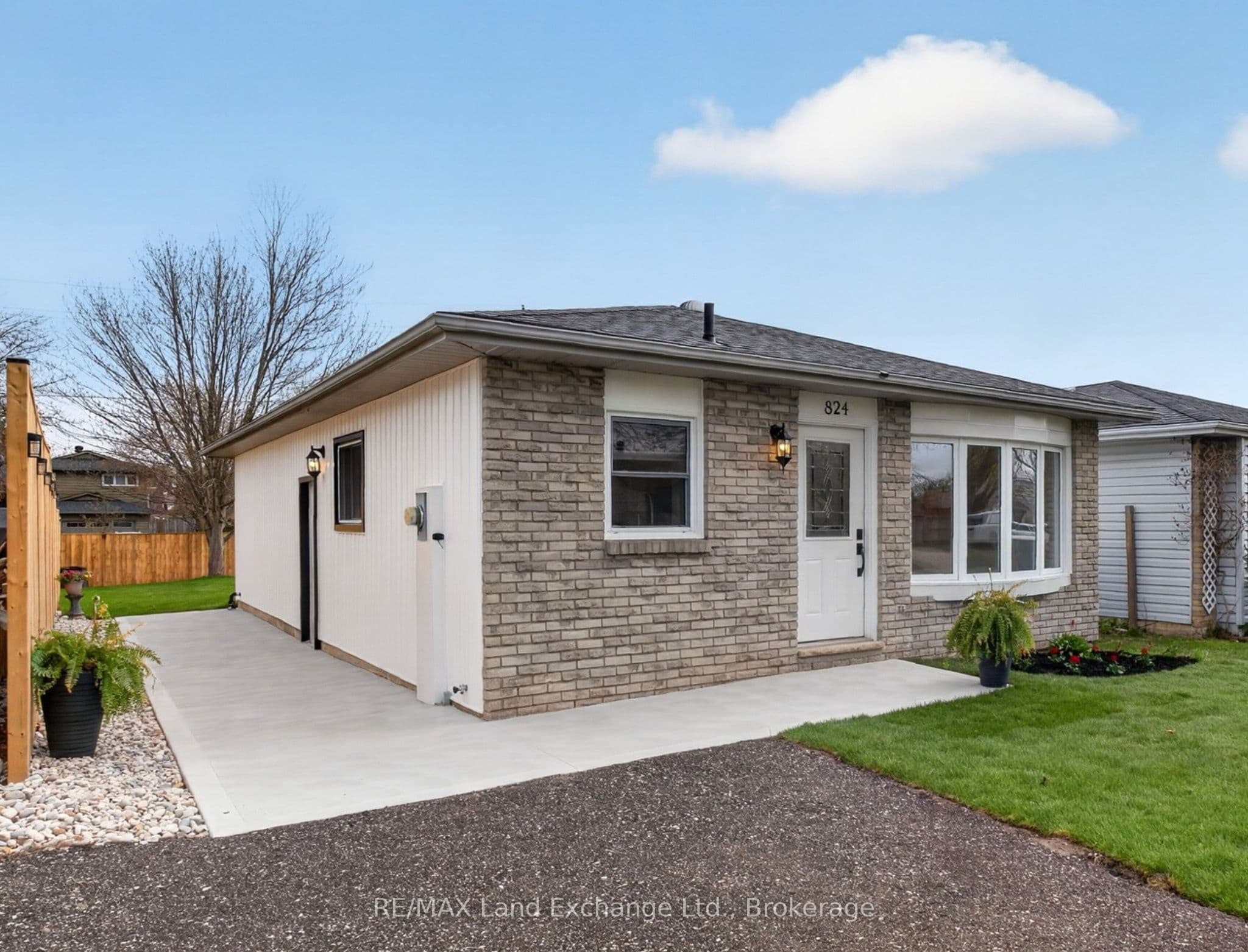 824 Andrew Malcolm Drive photo 1