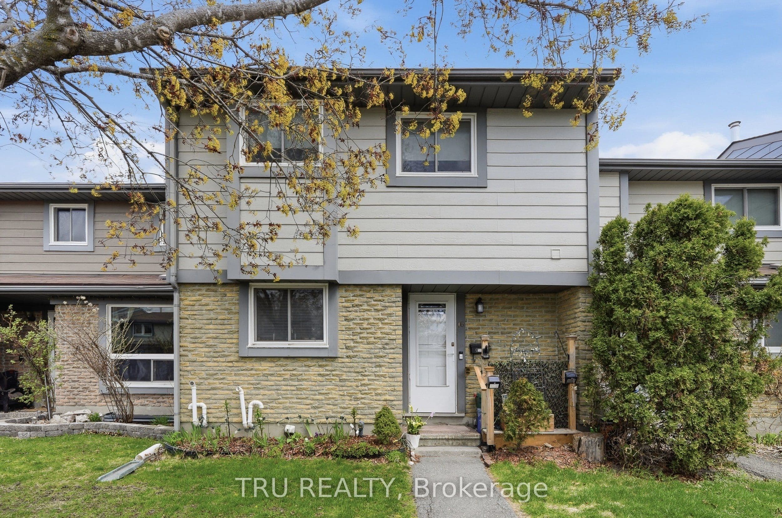 Unit 16 2336 Orient Park Drive photo 1