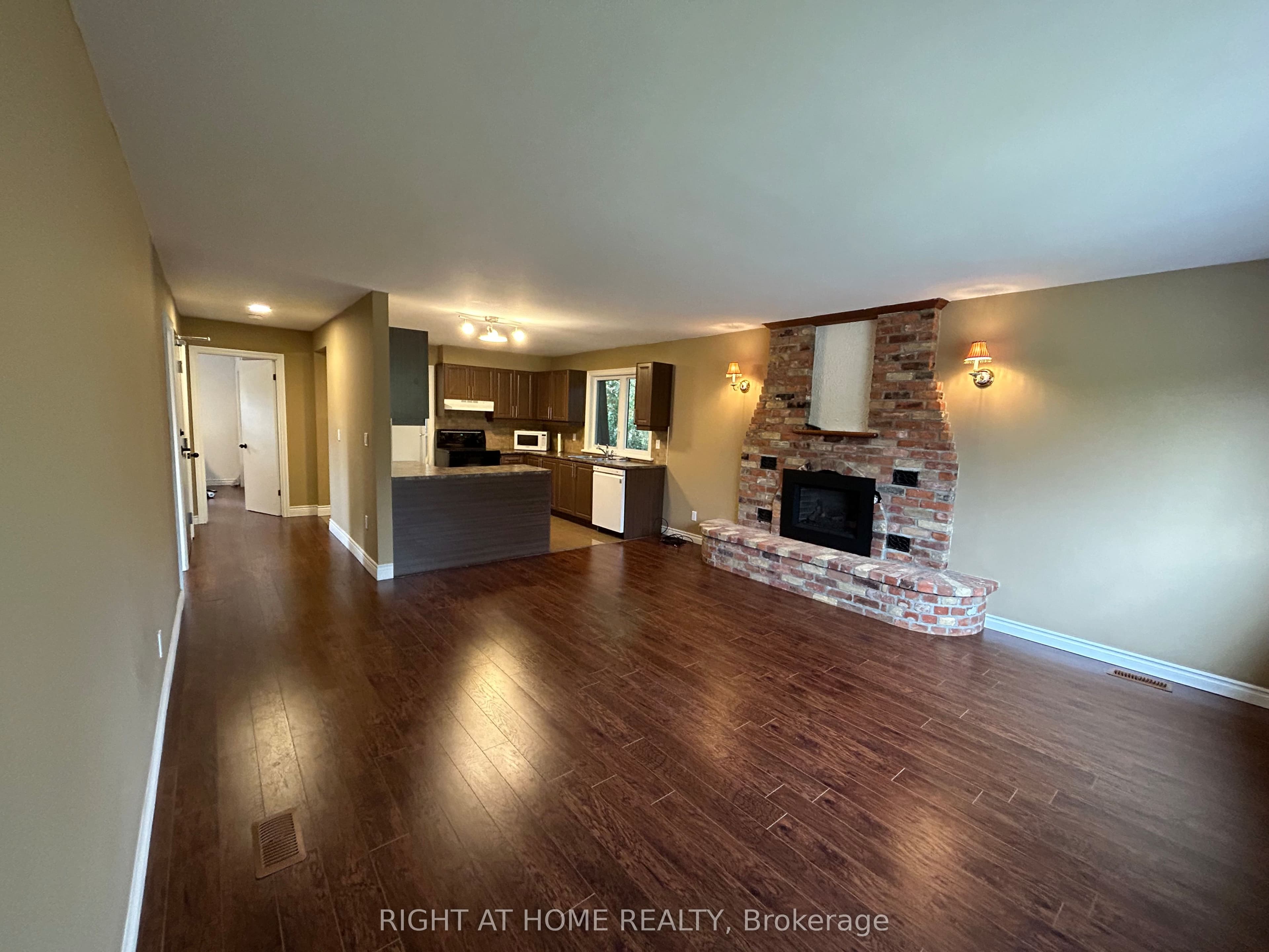Unit Upper Level 36 Aurora Heights Drive photo 1