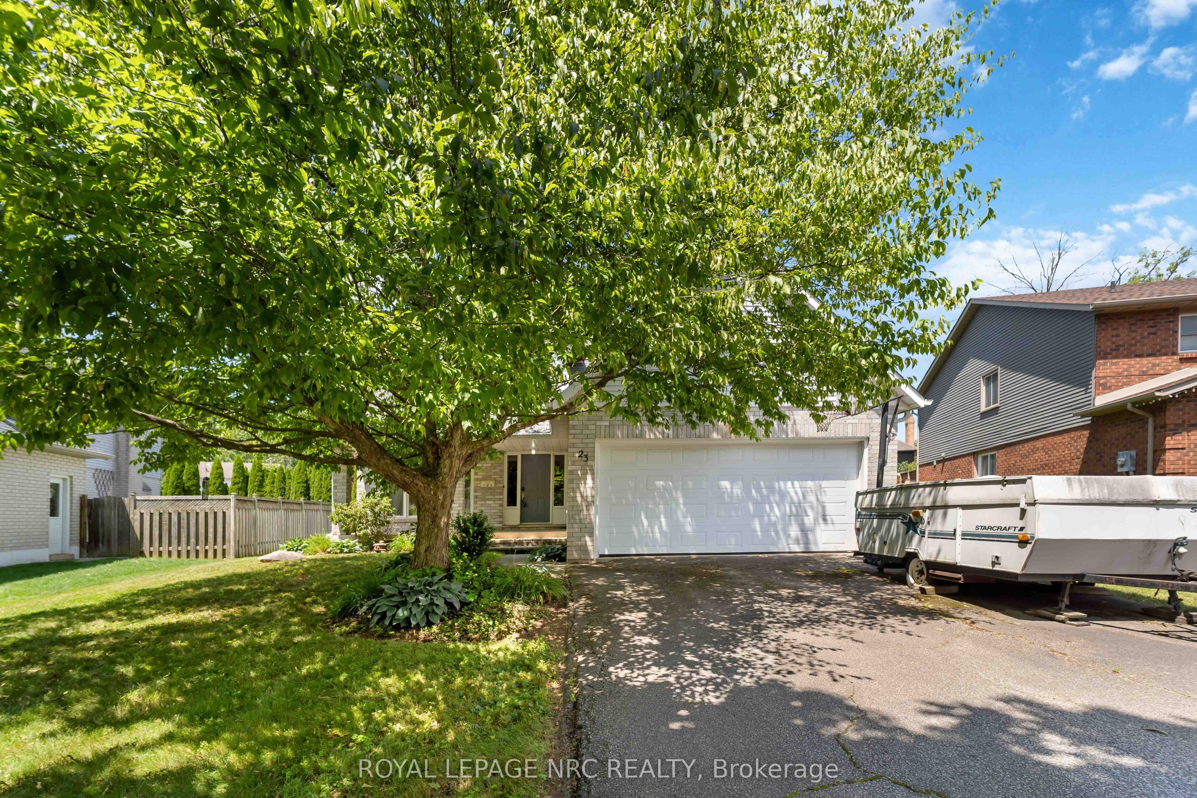 23 Woodside Square photo 1
