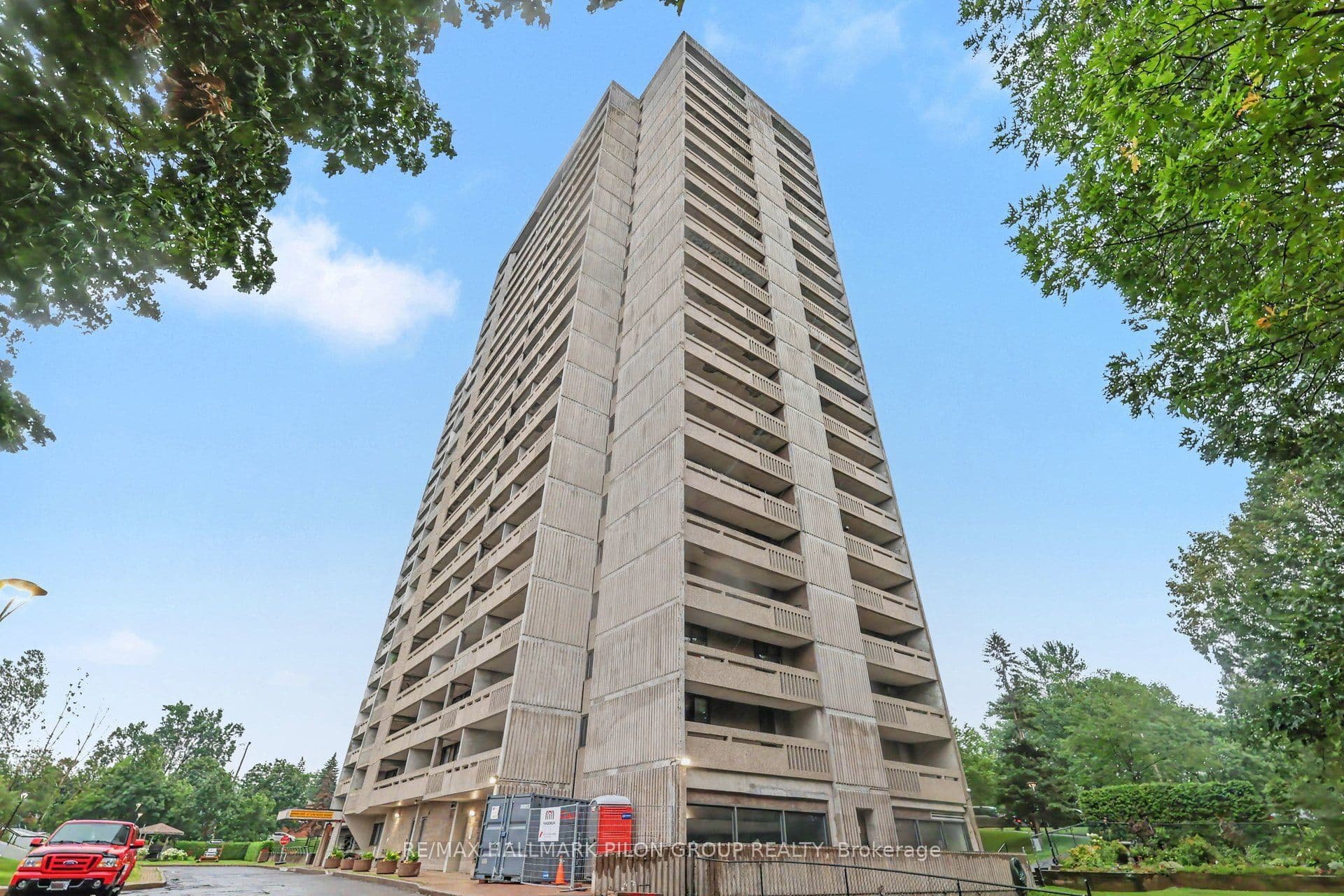 Unit 1305 415 Greenview Avenue photo 1