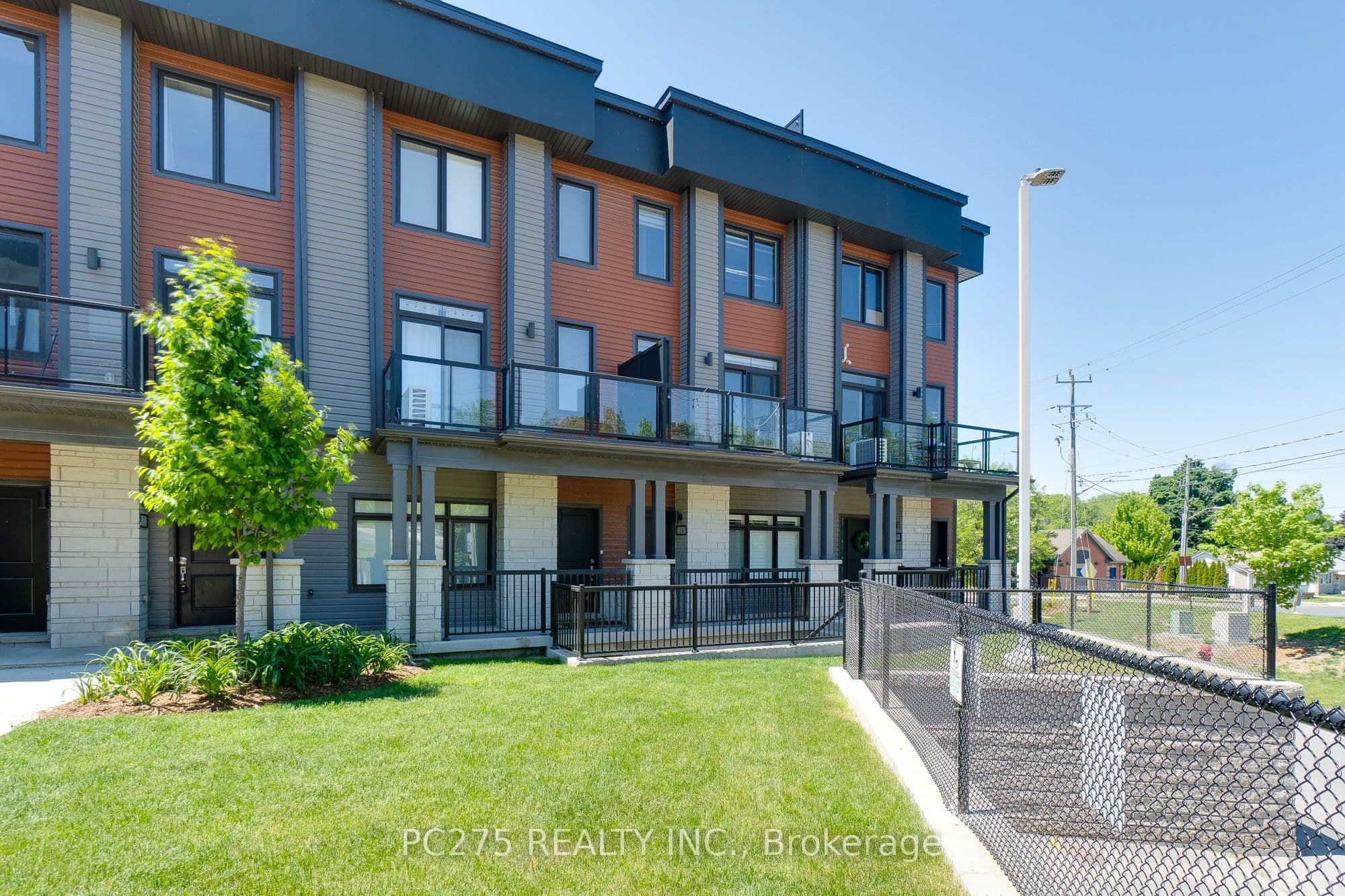 Unit 34 2 Willow Street photo 1