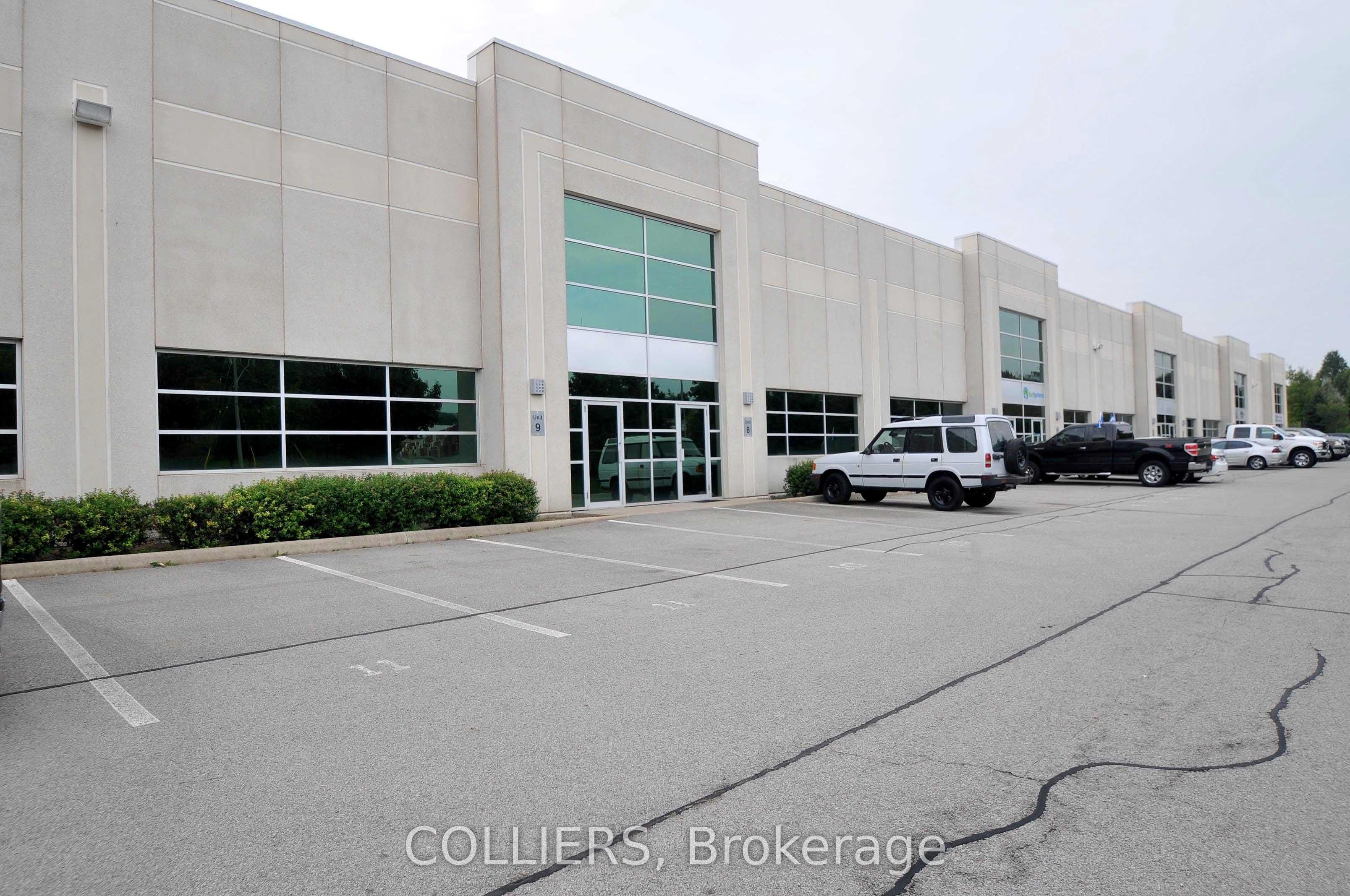 Unit 8 1550 Yorkton Court photo 1