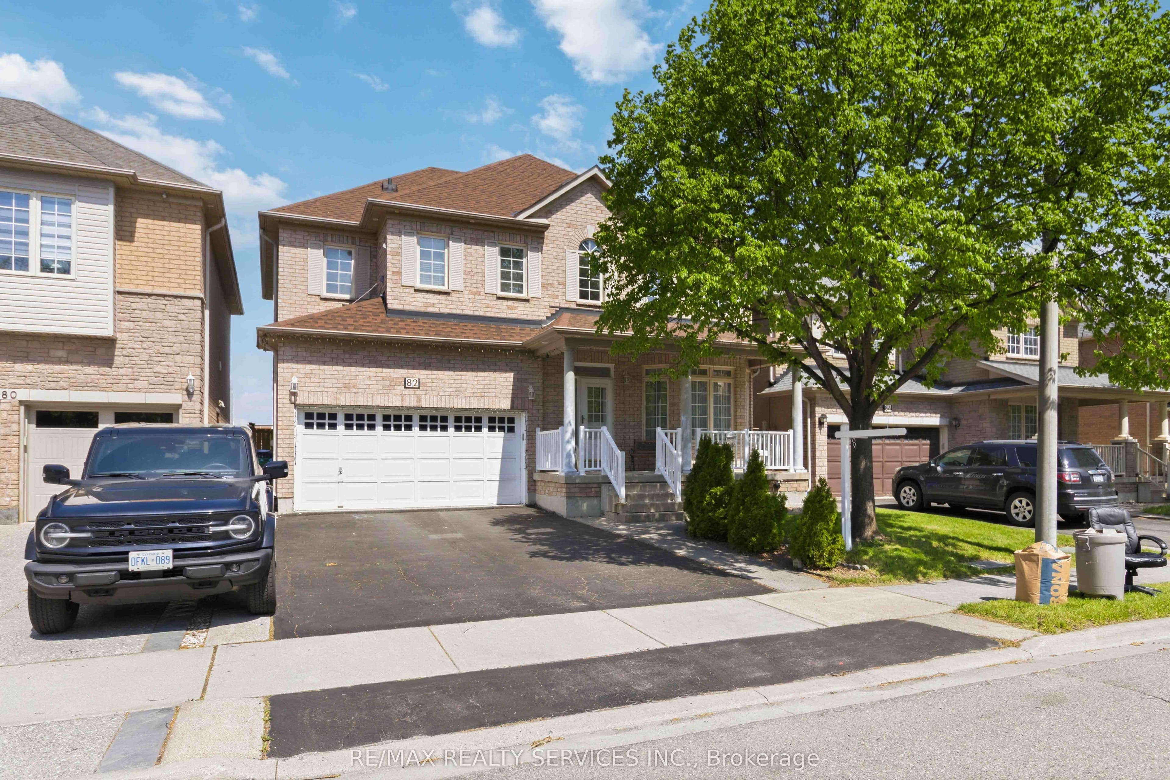 82 Mainard Crescent photo 1