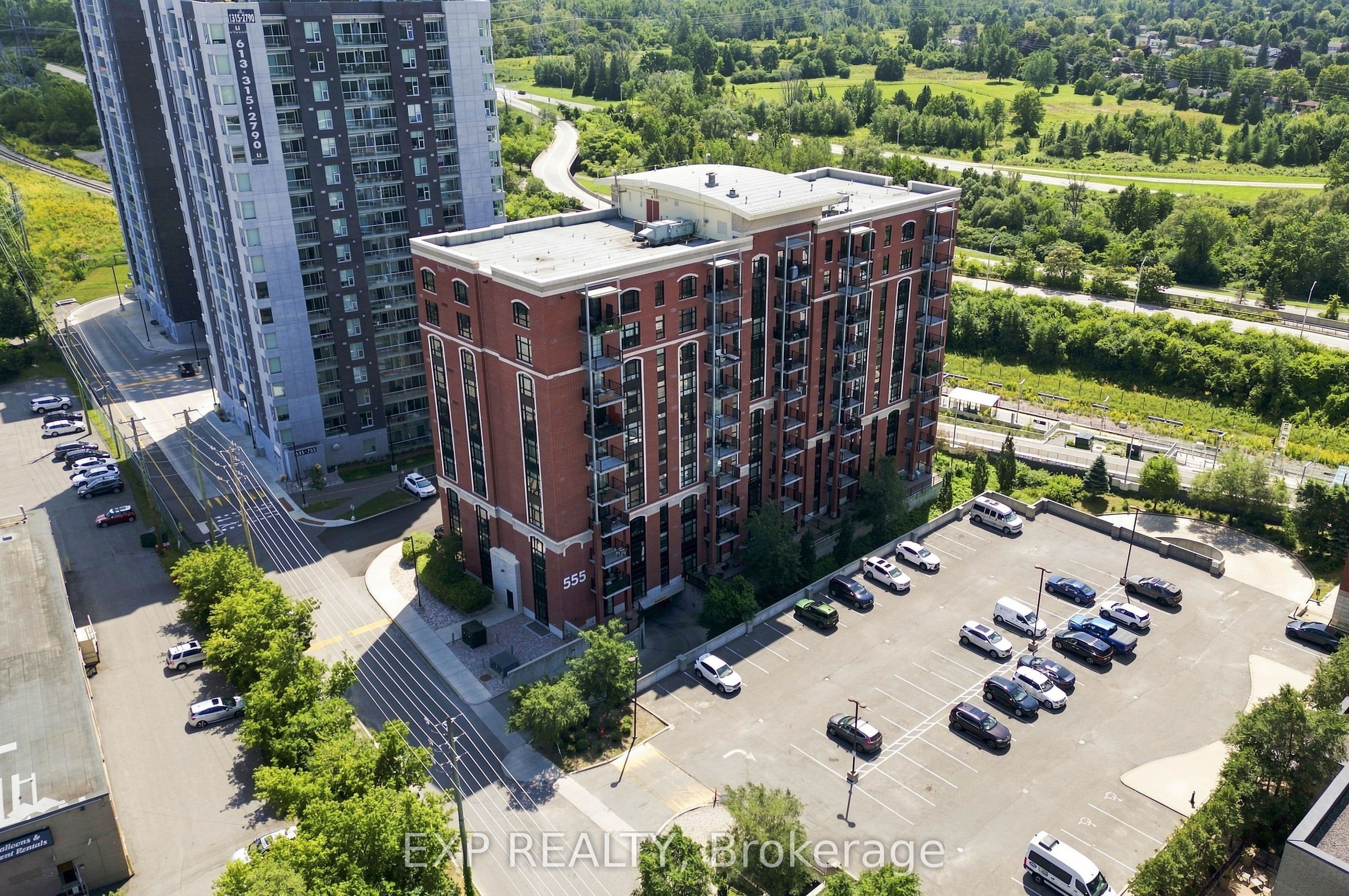 Unit 109 555 Anand Private photo 1
