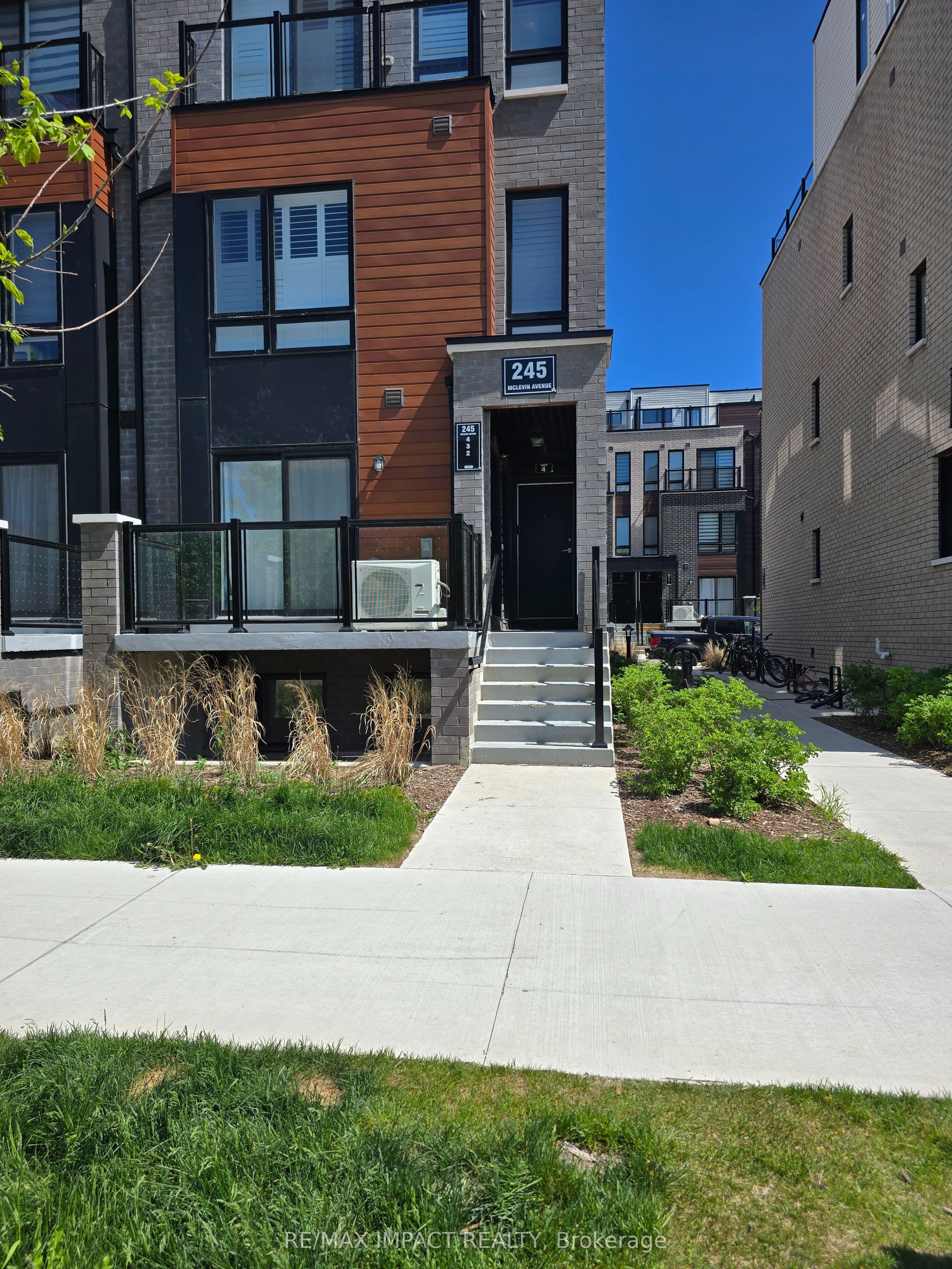 Unit 2 245 Mclevin Avenue photo 1