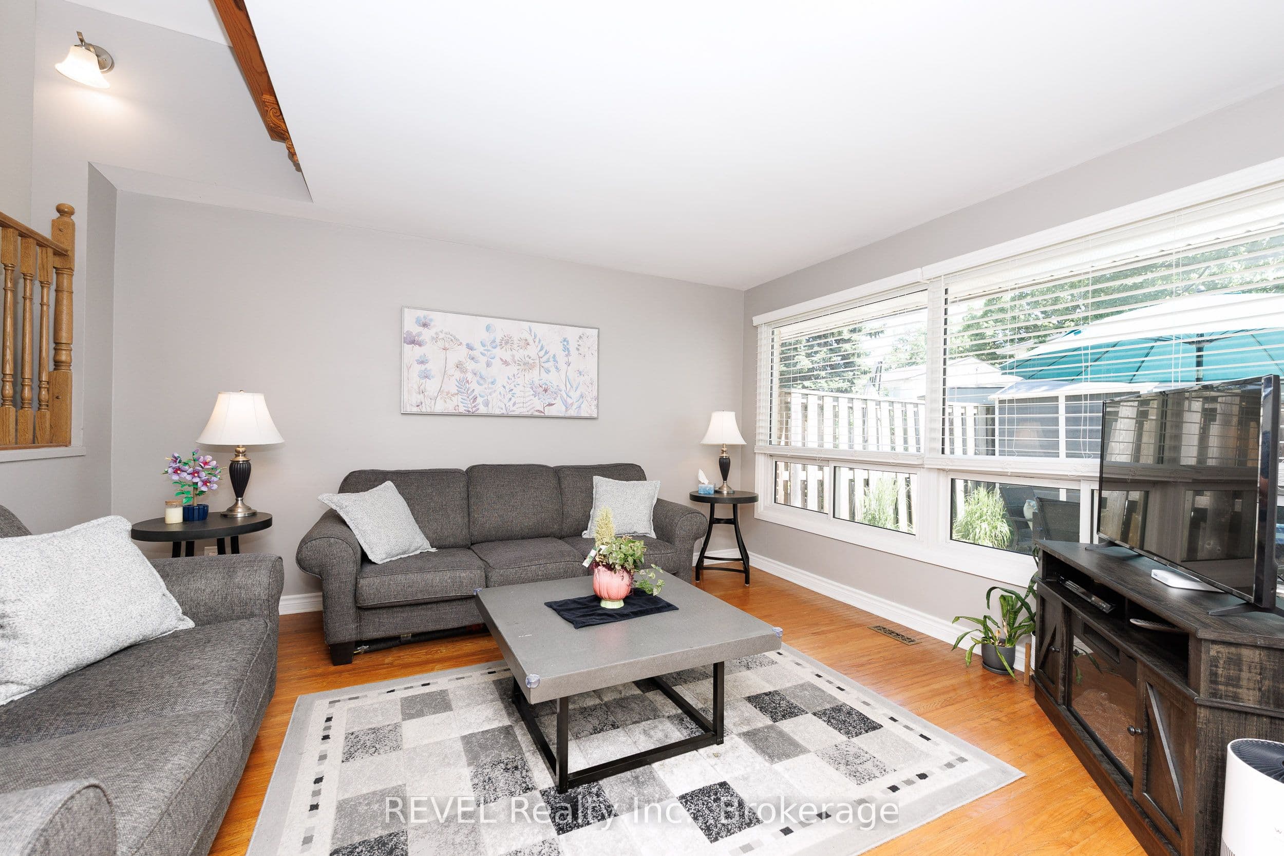 Unit 104 5 Woodlawn Court photo 1