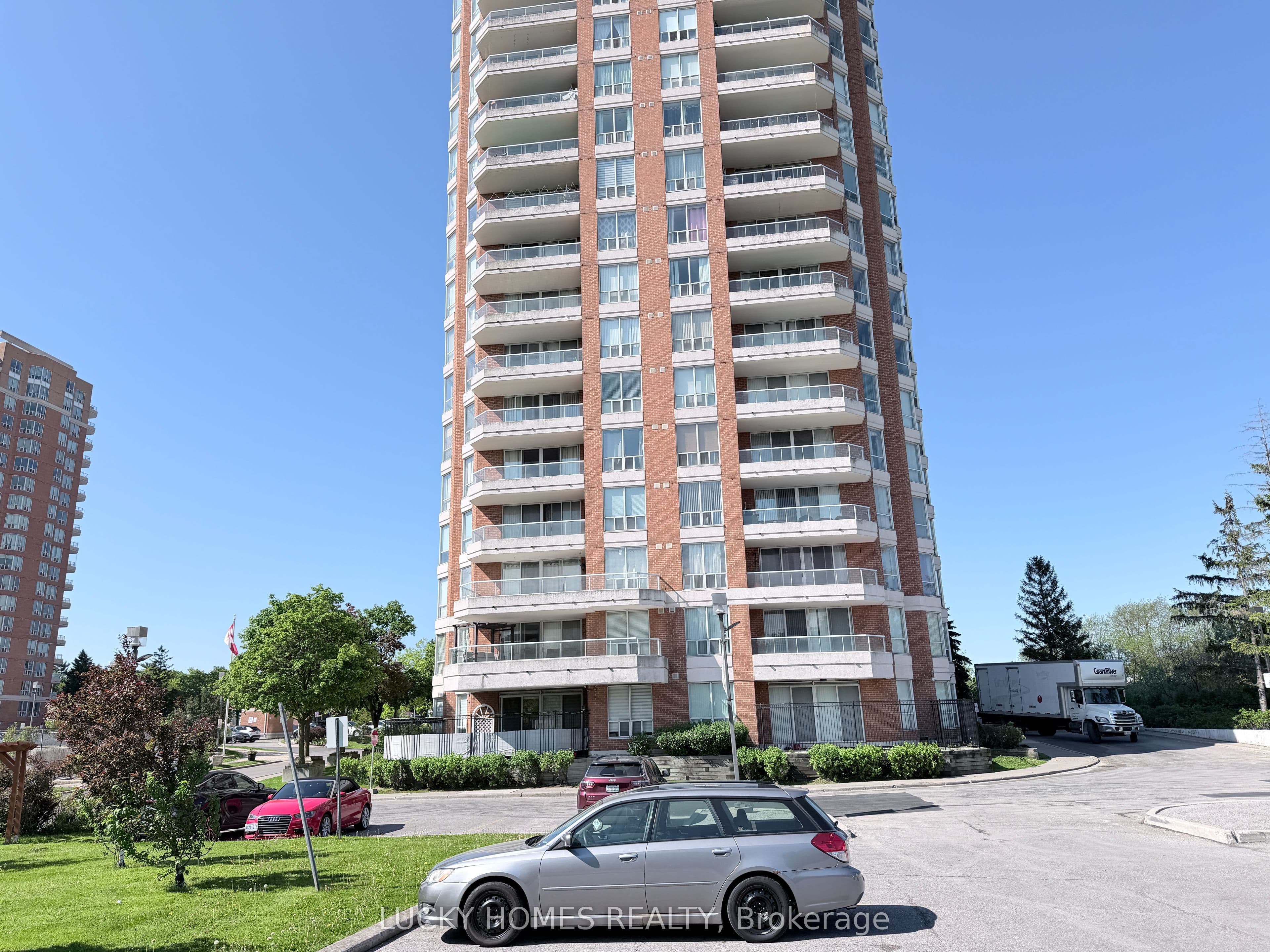 Unit 915 430 Mclevin Avenue photo 1