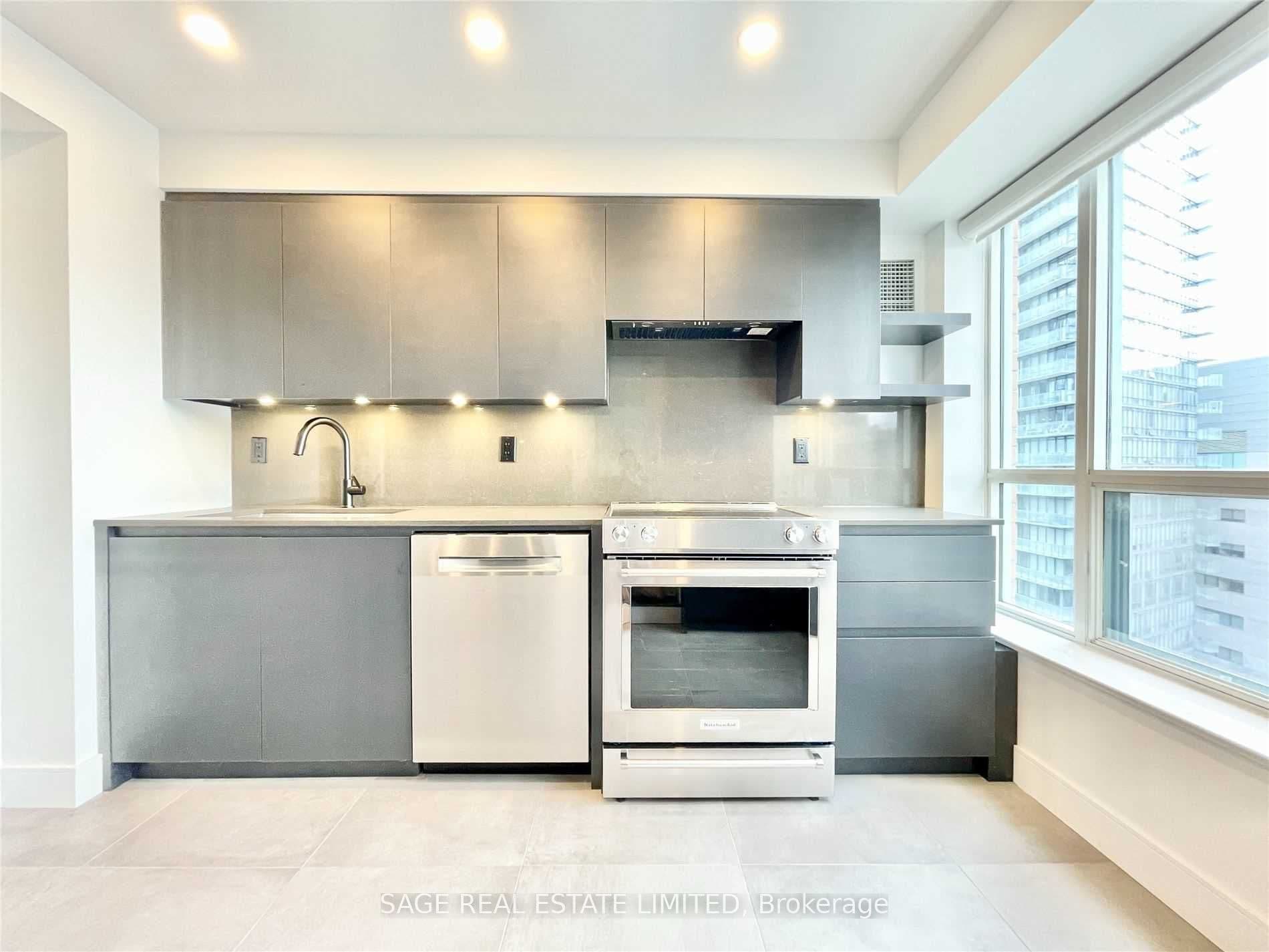 Unit 1408 887 Bay Street photo 1