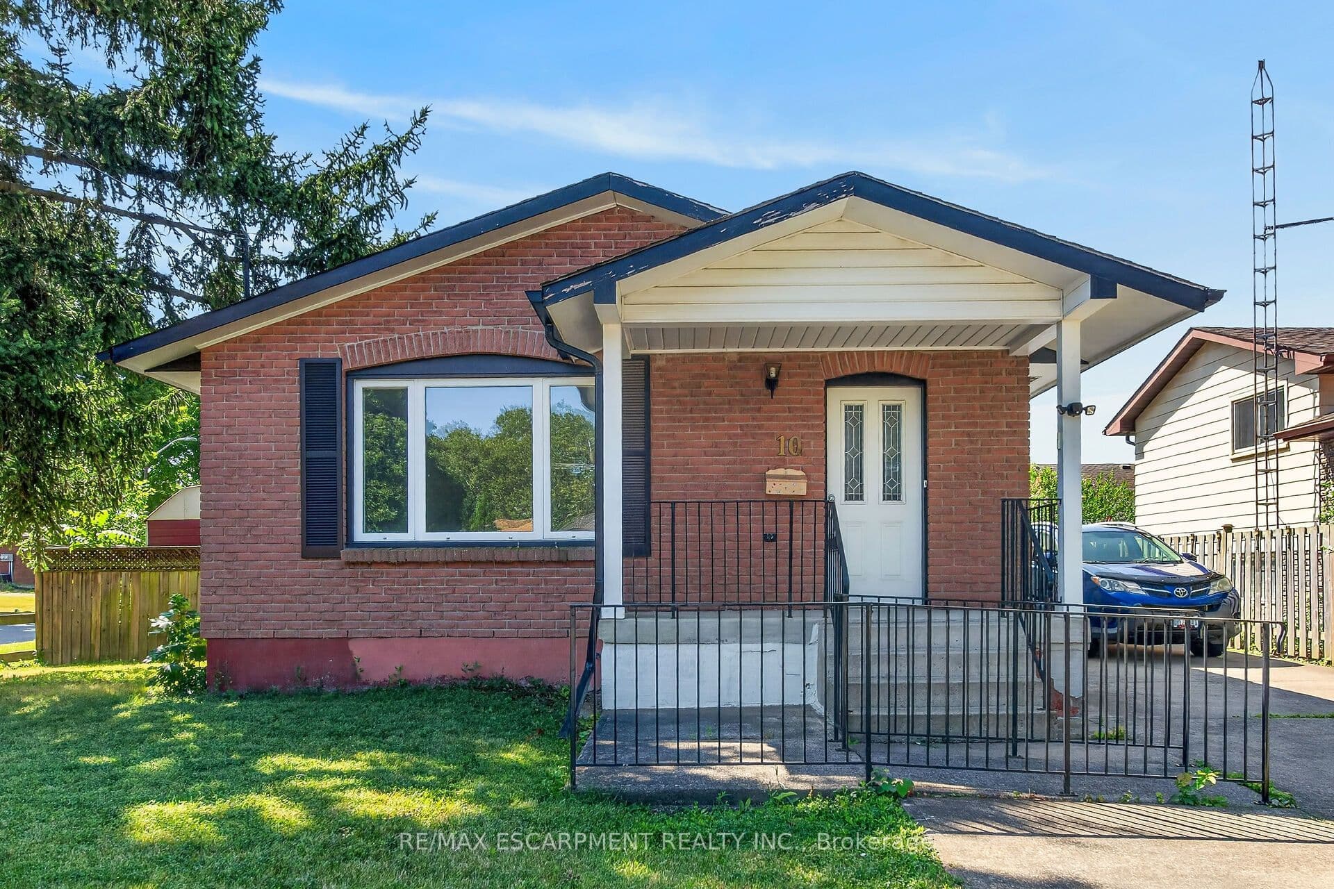 10 Tracey Road photo 1