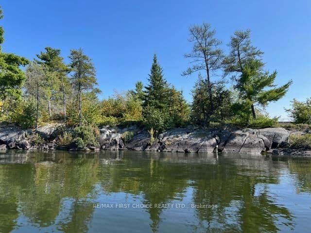 G 734 Rainy Lake photo 1