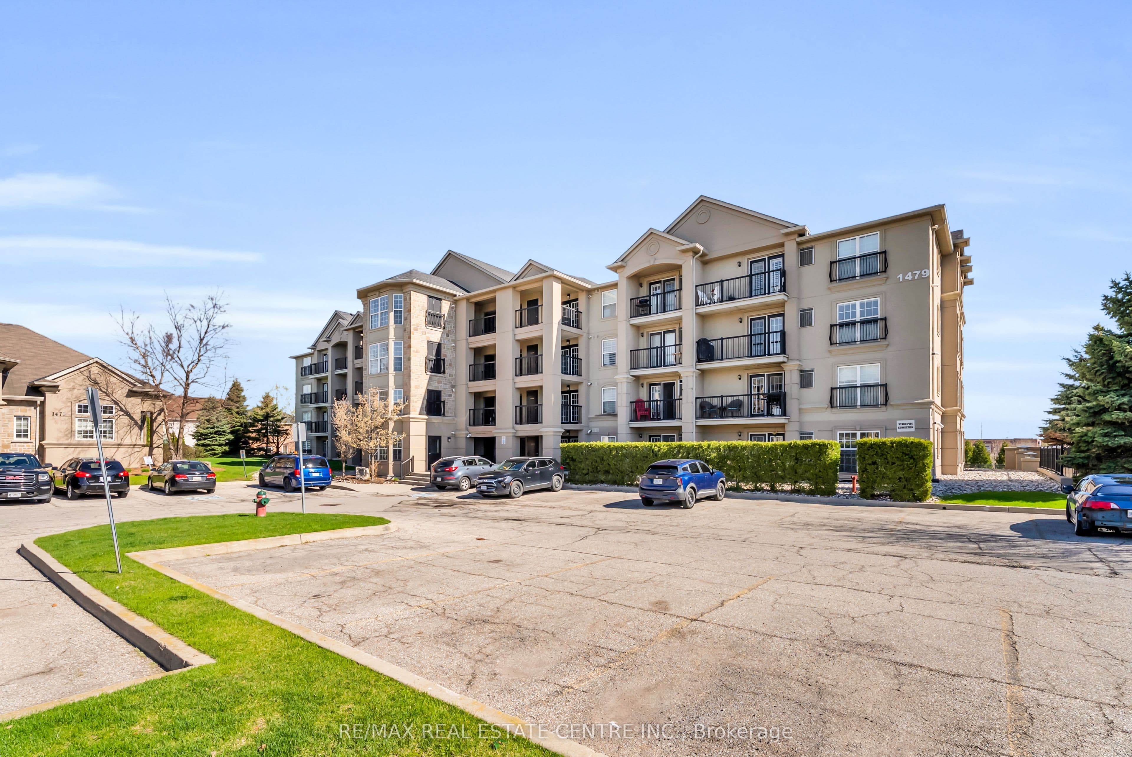 Unit 102 1479 Maple Avenue photo 1