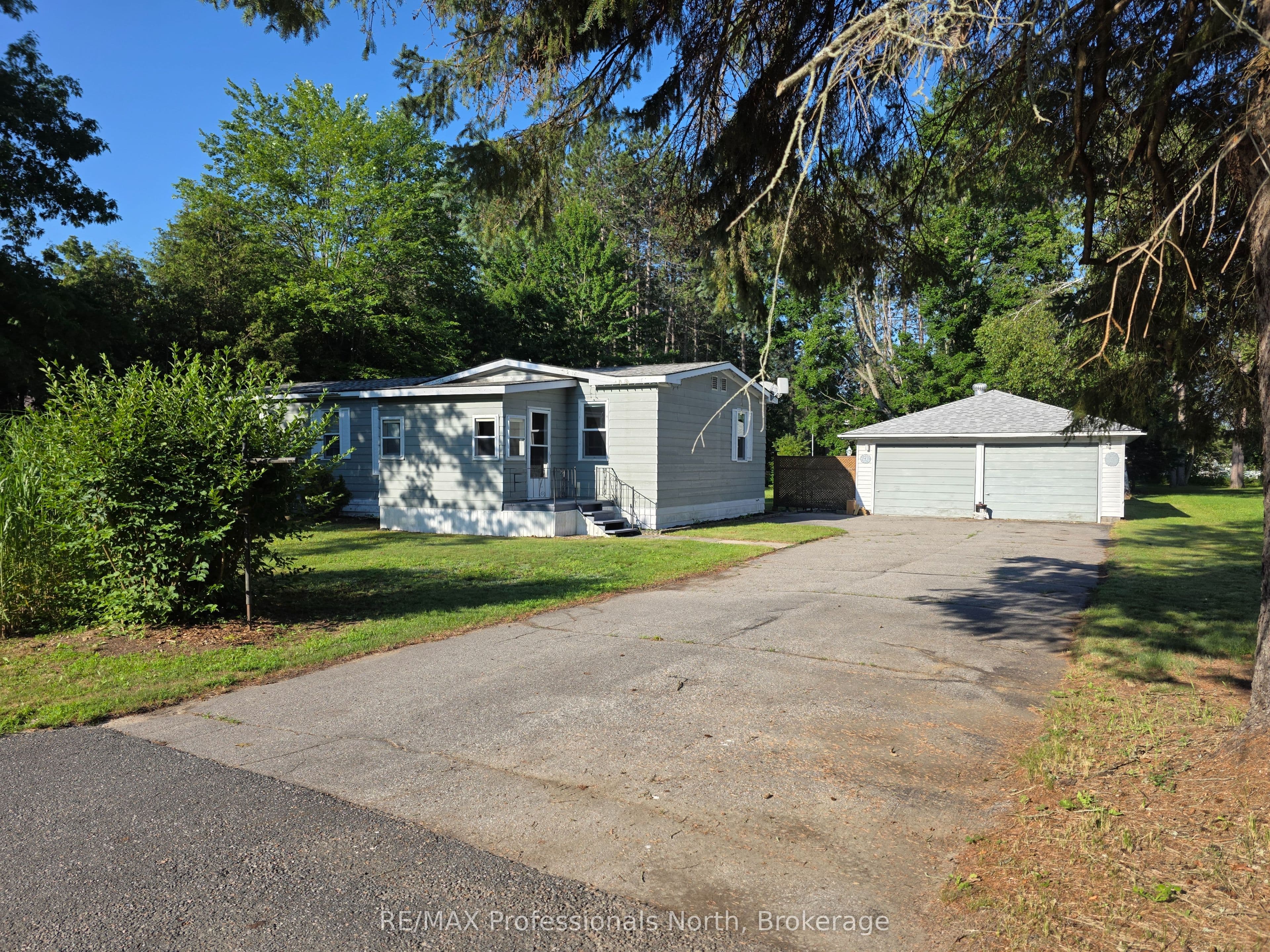 1024 Lutterworth Pines Road photo 1