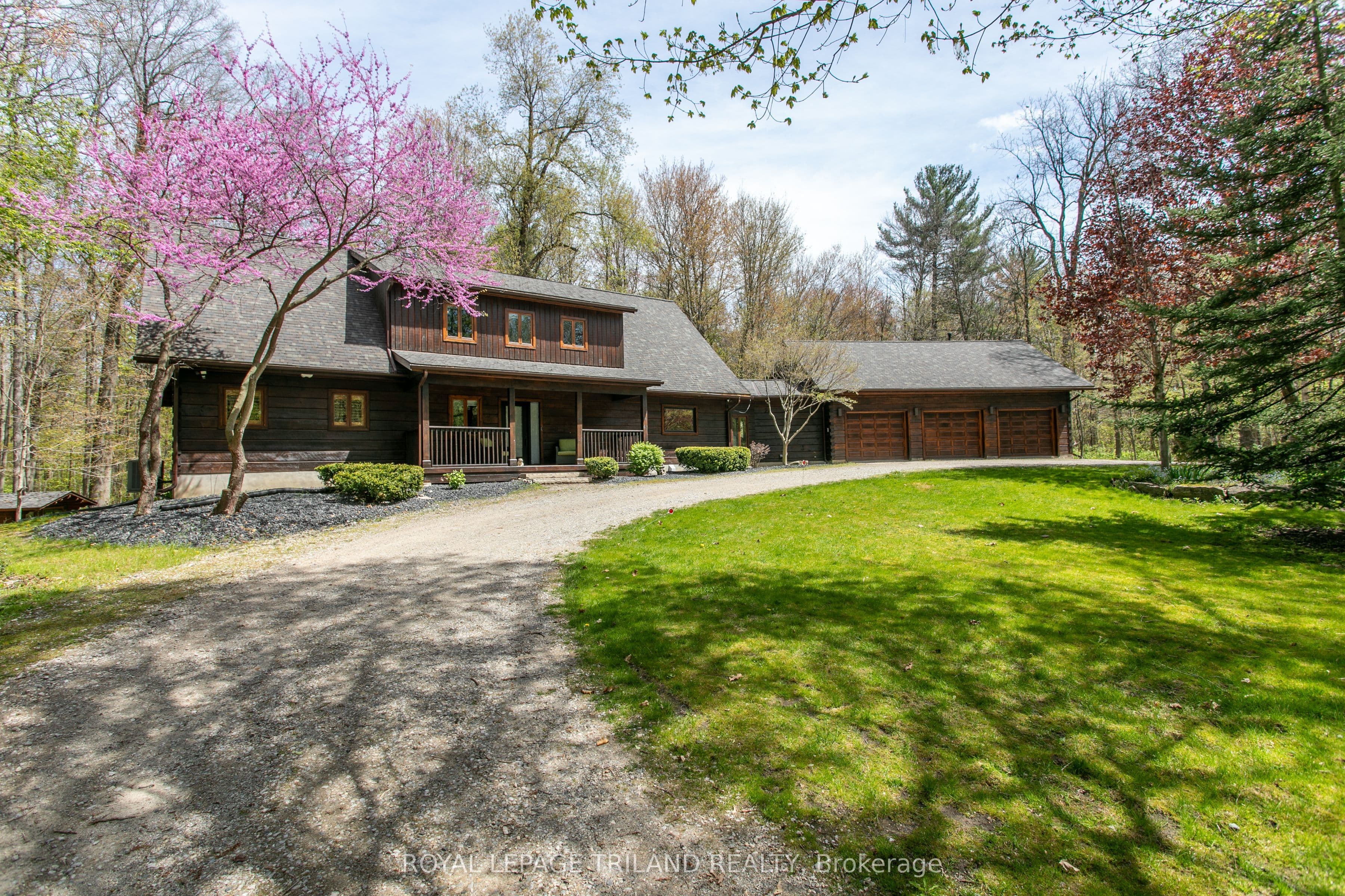 2056 Mockingbird Street photo 1