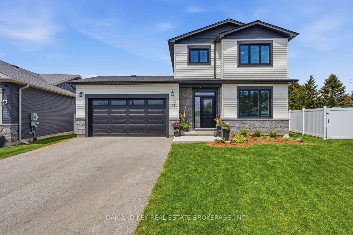 32 Helen Court photo 1