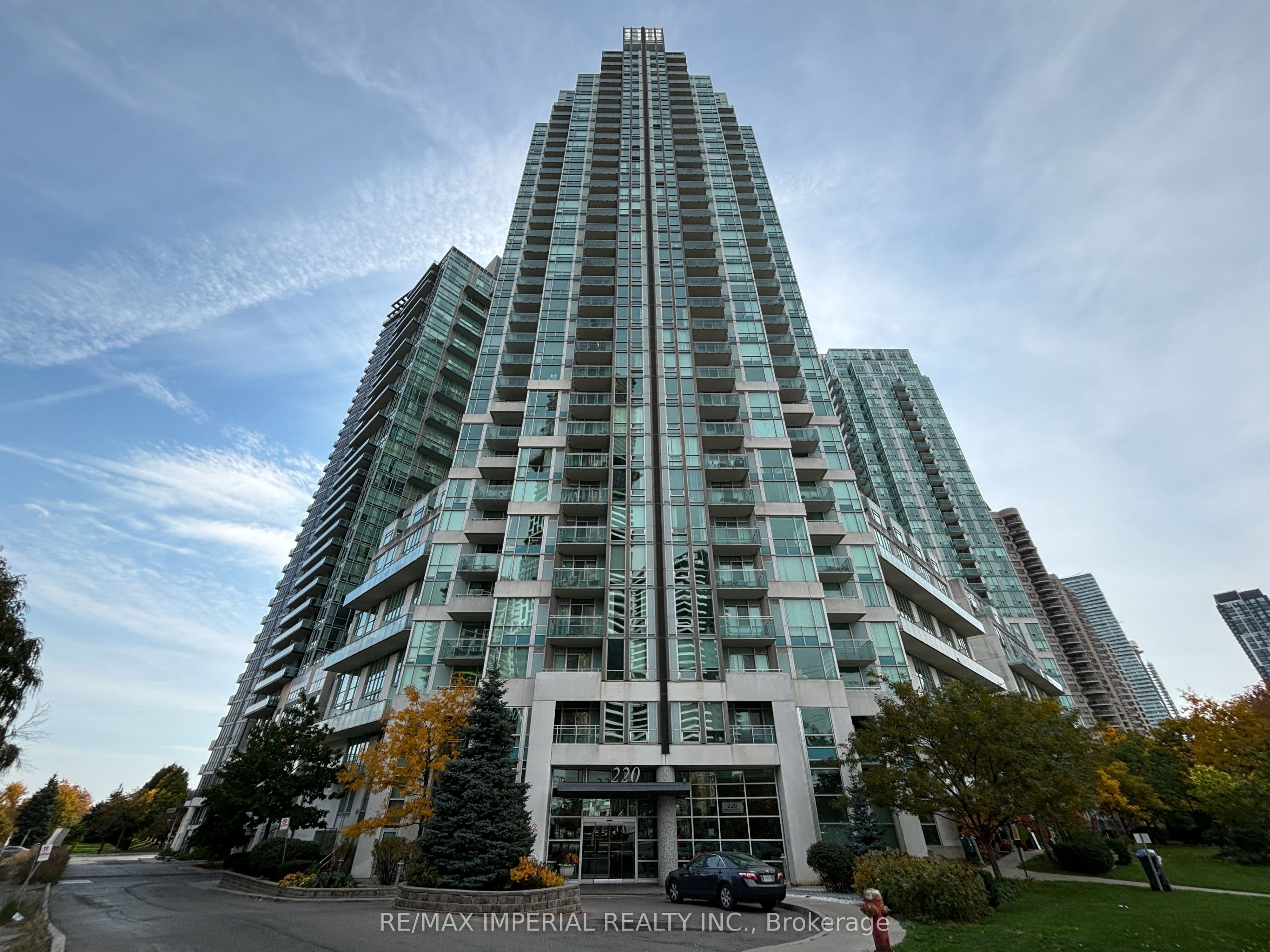 Unit 2110 220 Burnhamthorpe Street photo 1