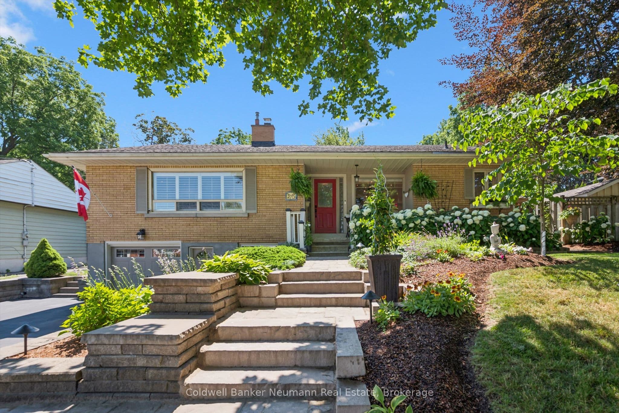 25 Bennett Avenue photo 1