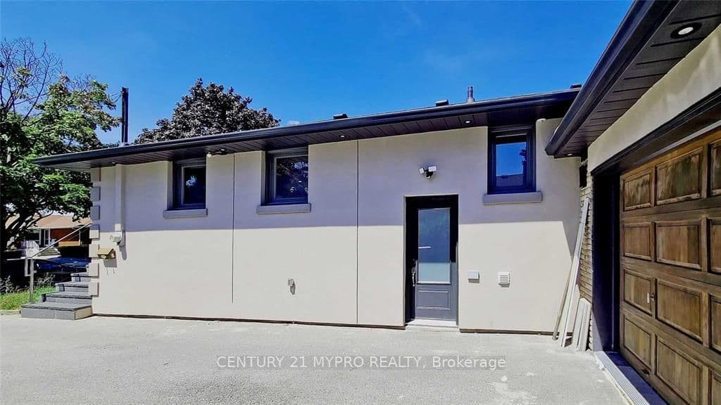 Unit Bsmt 23 Mozart Avenue photo 1