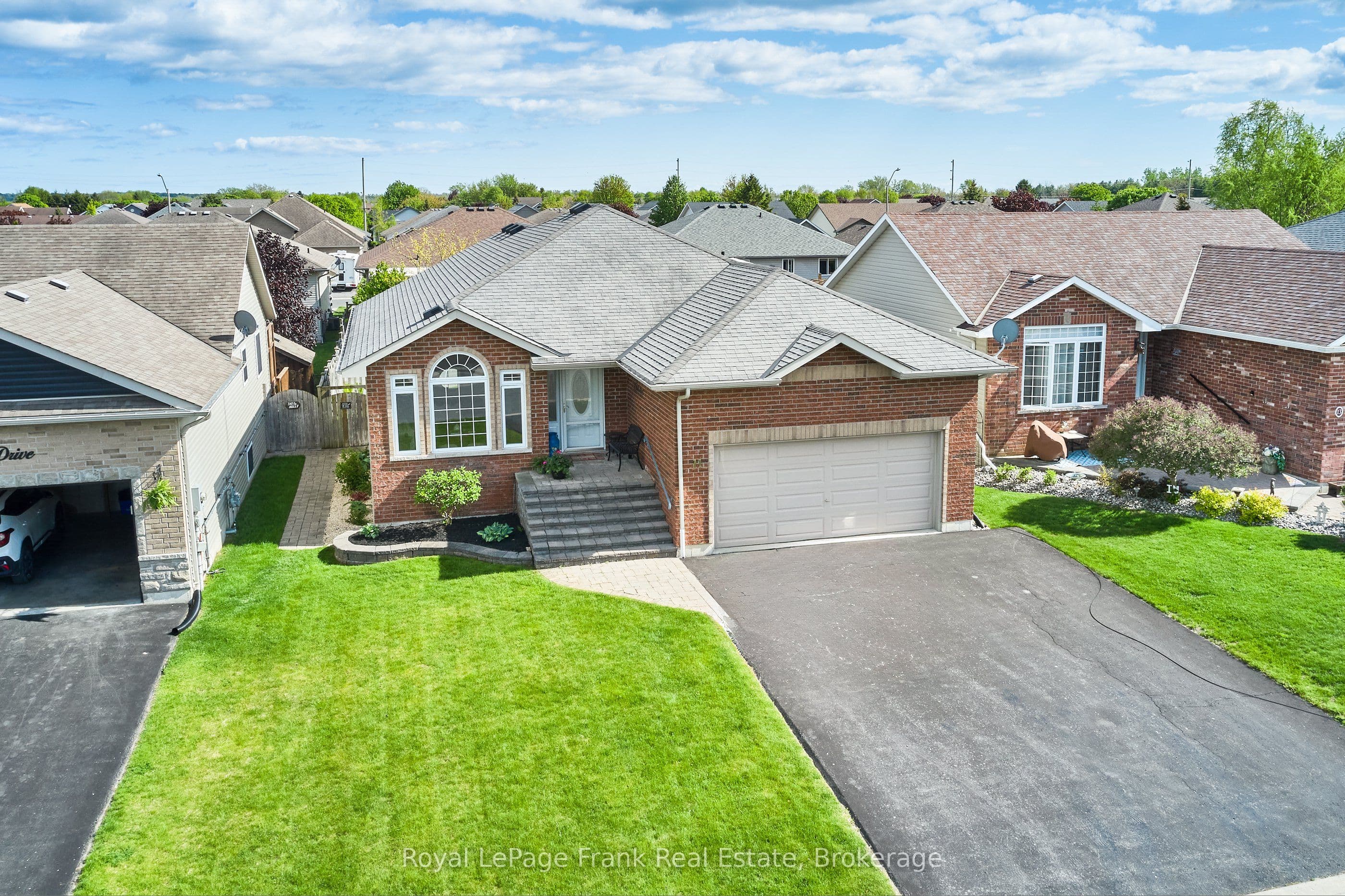 11 Fox Den Drive photo 1
