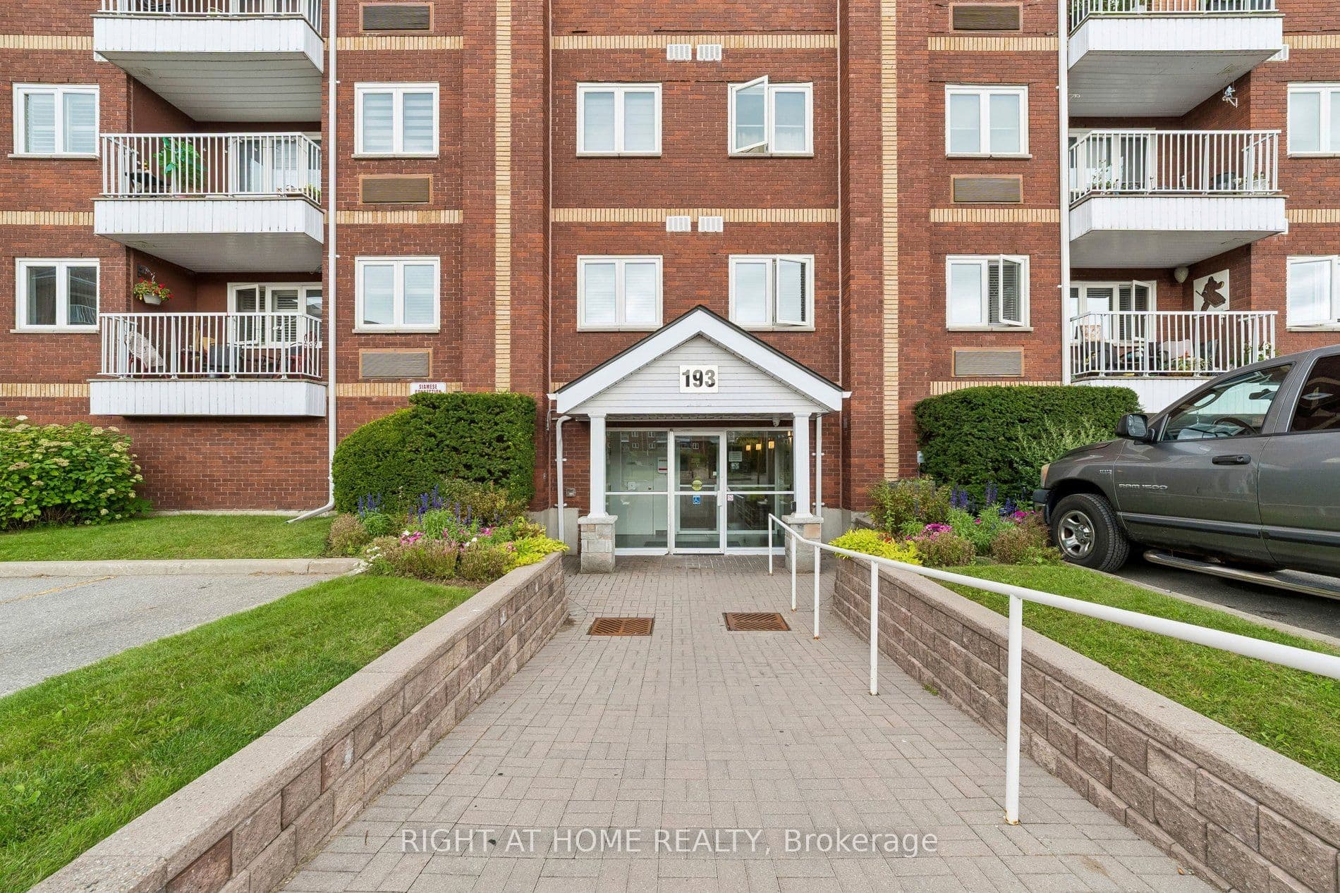 Unit 318 193 Lake Driveway Drive photo 1