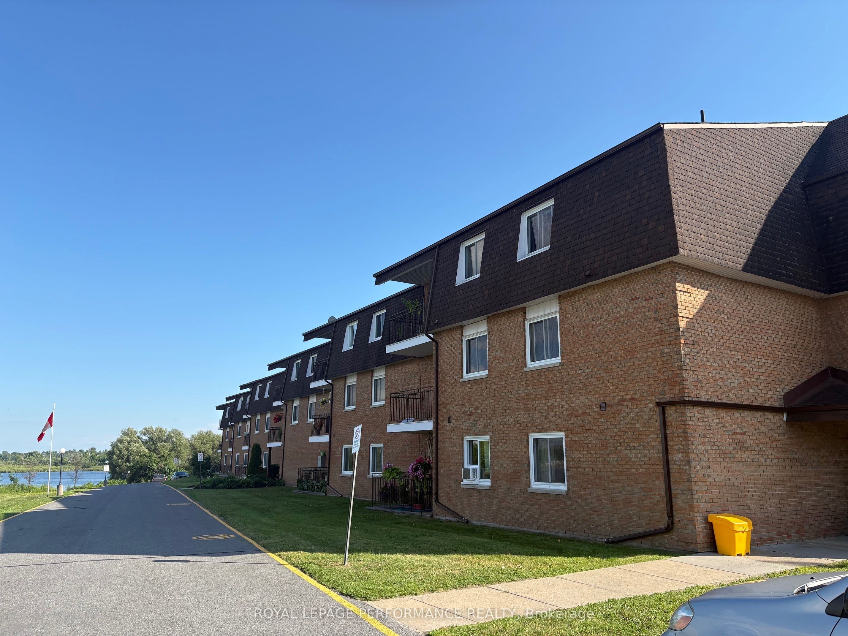 Unit 209 220 Kenyon Street photo 1