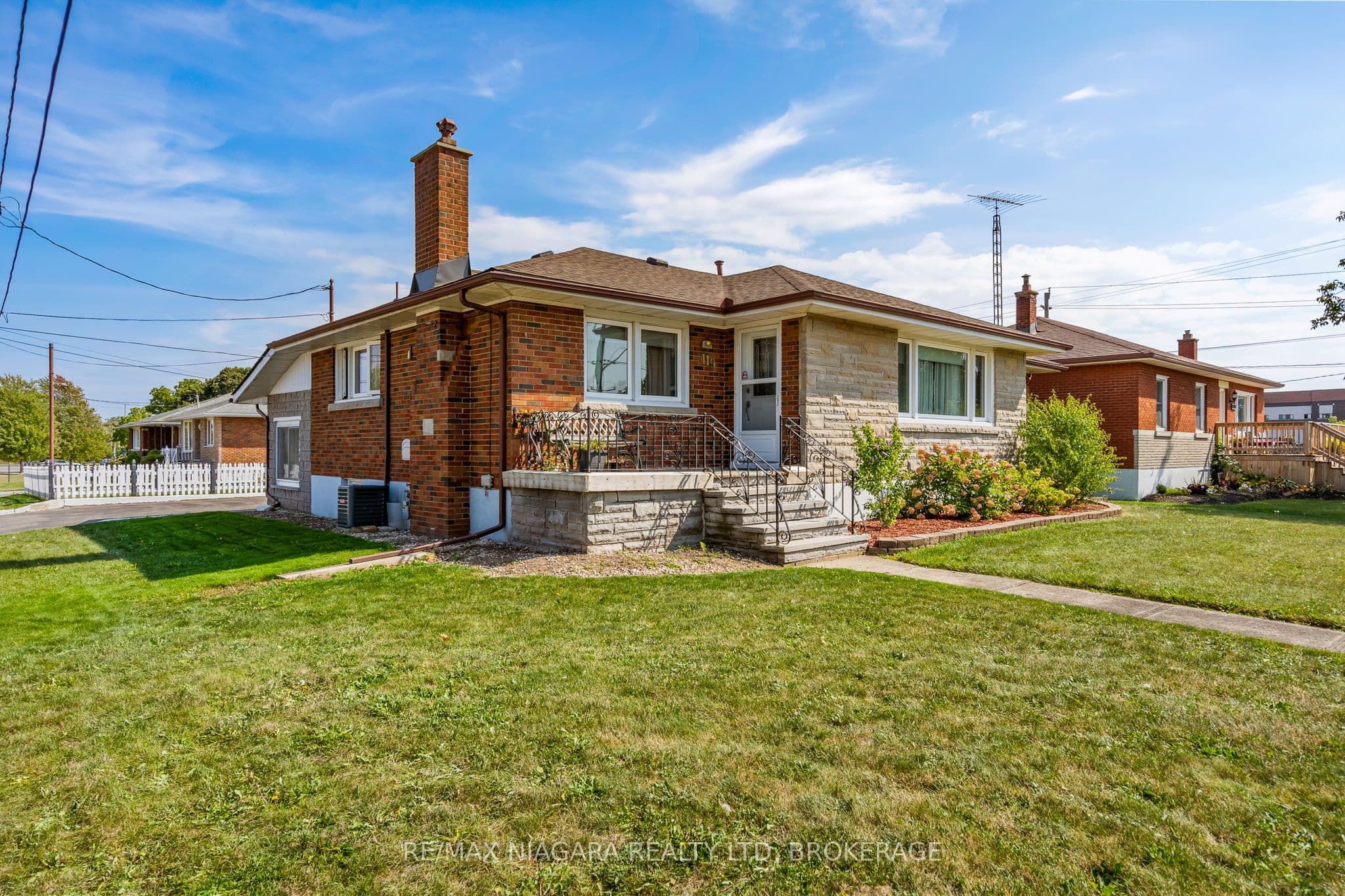 419 Steele Street photo 1