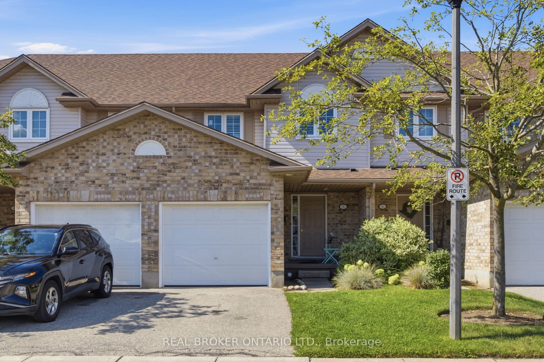 Unit 5 31 Schroder Crescent photo 1