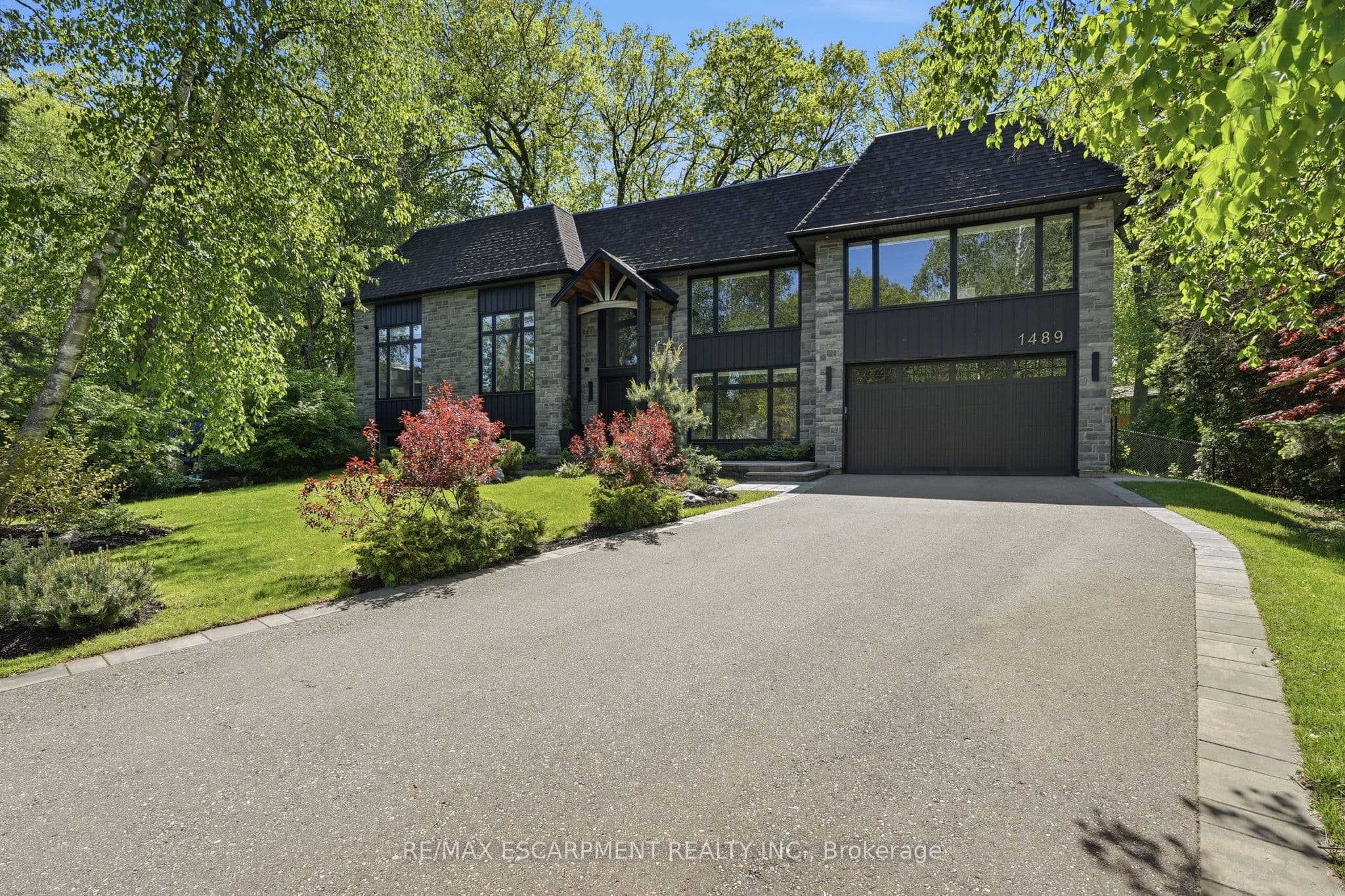 1489 Rogerswood Court photo 1