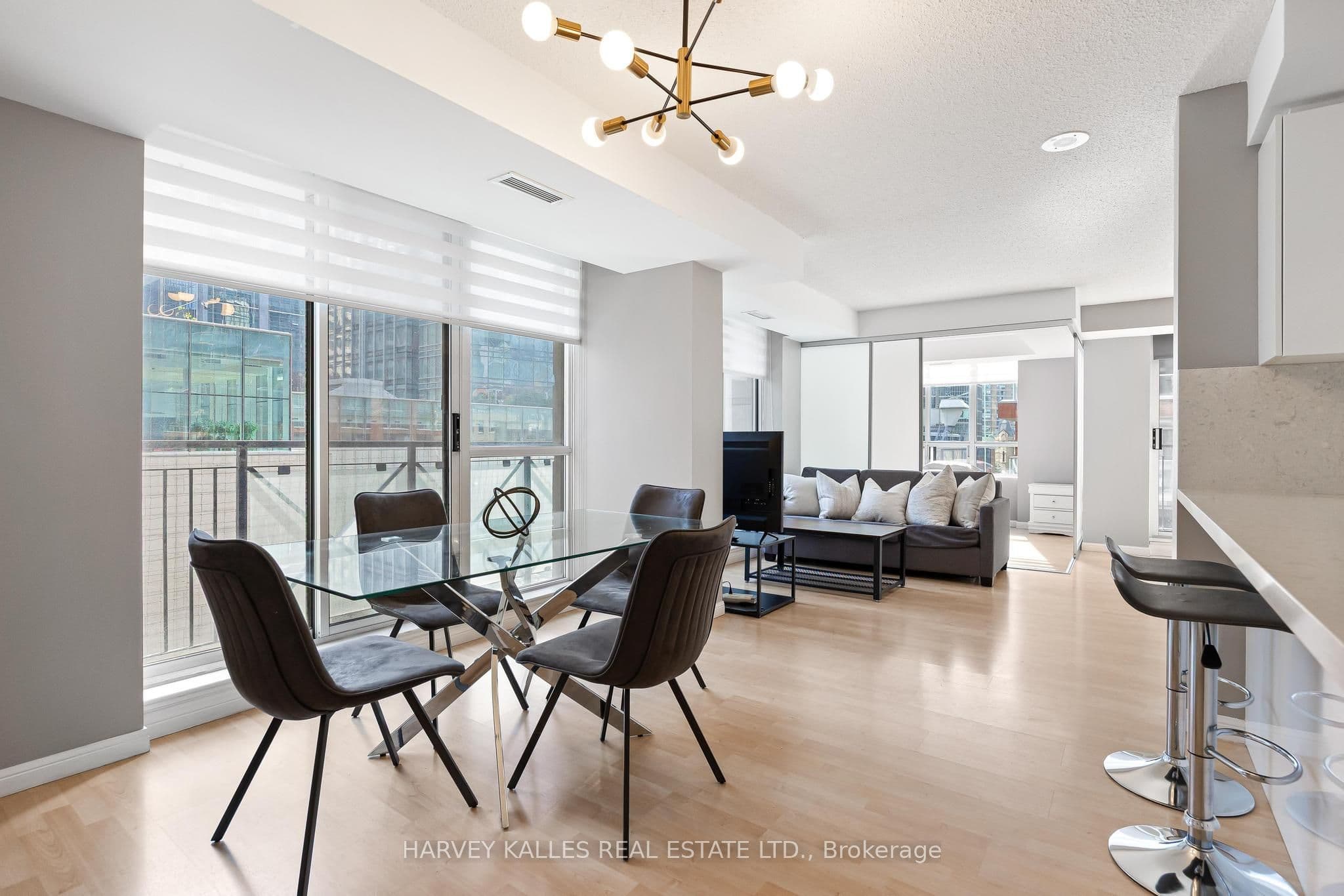 Unit 515 140 Simcoe Street photo 1