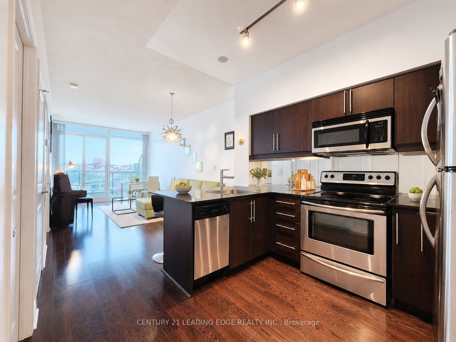 Unit 404 2885 Bayview Avenue photo 1