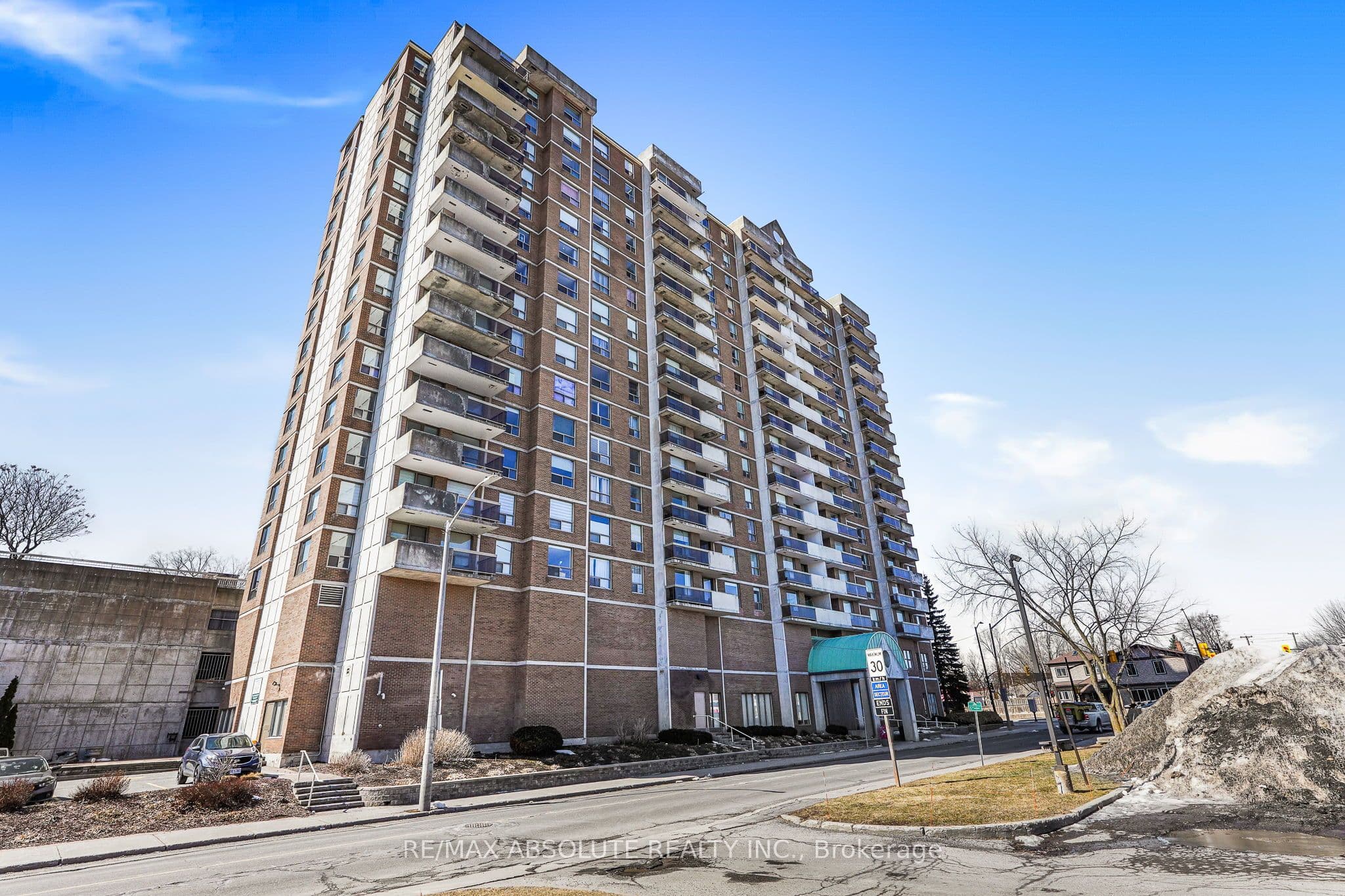 Unit 607 200 Lafontaine Avenue photo 1