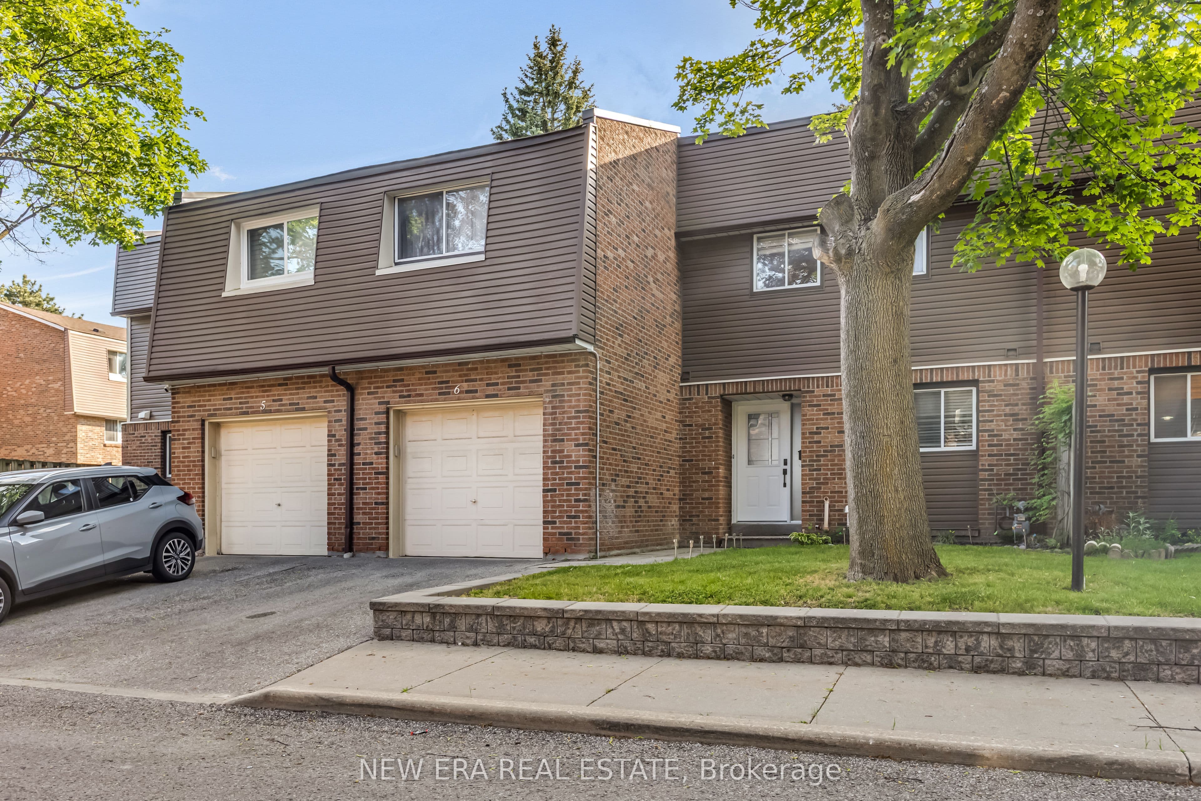 Unit 6 1415 Fieldlight Boulevard photo 1