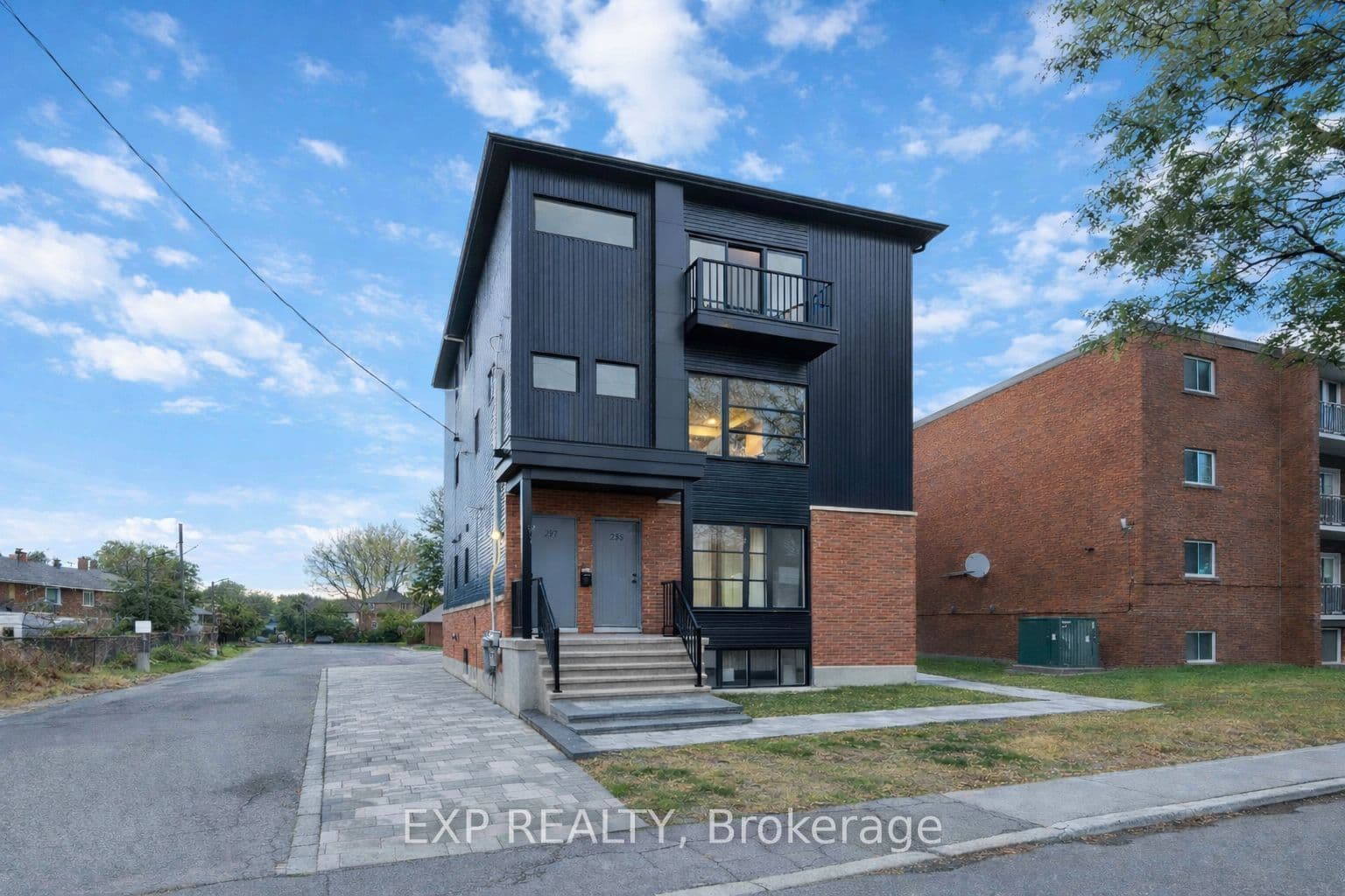 255 Presland Road photo 1