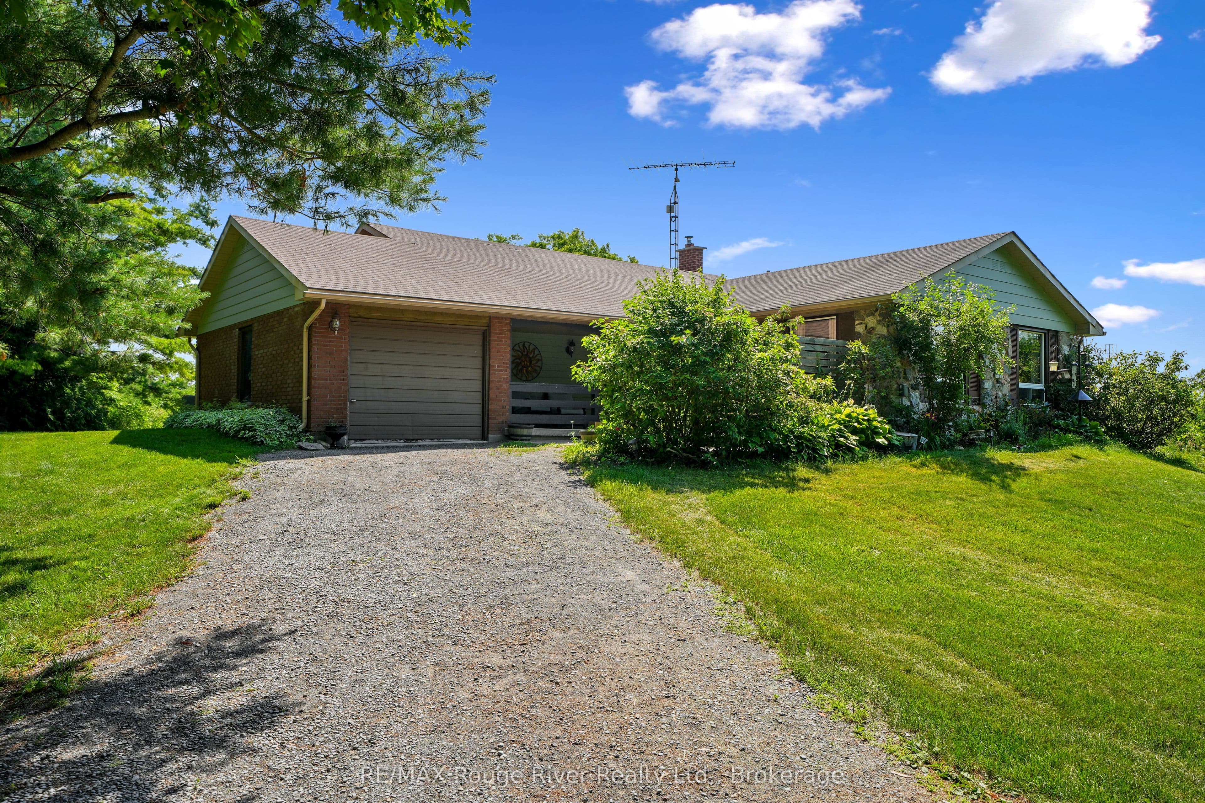 333 Arthurs Lane photo 1