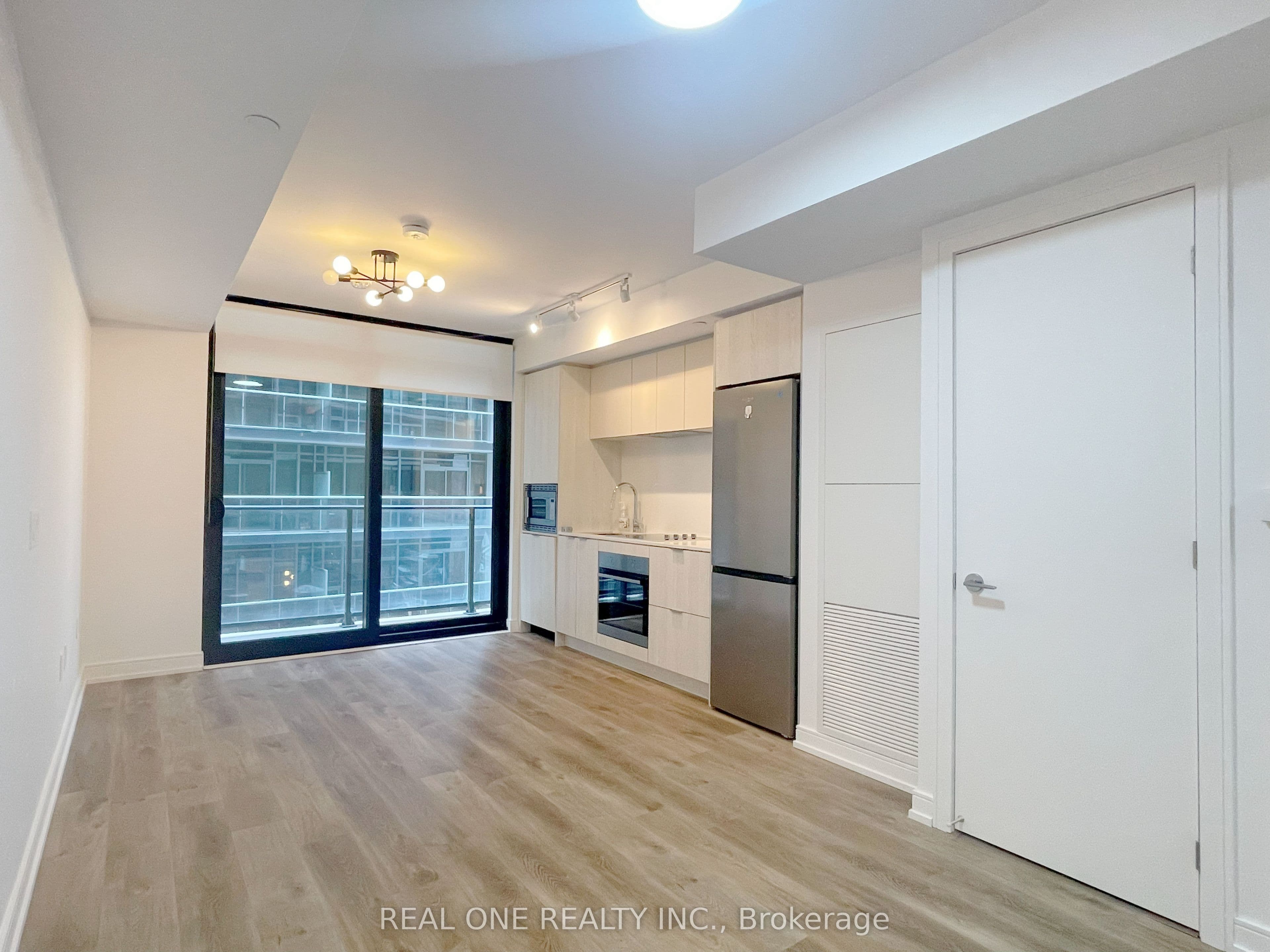 Unit 820 1 Jarvis Street photo 1