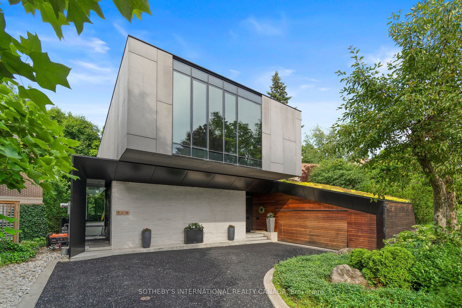 95 Riverview Drive photo 1