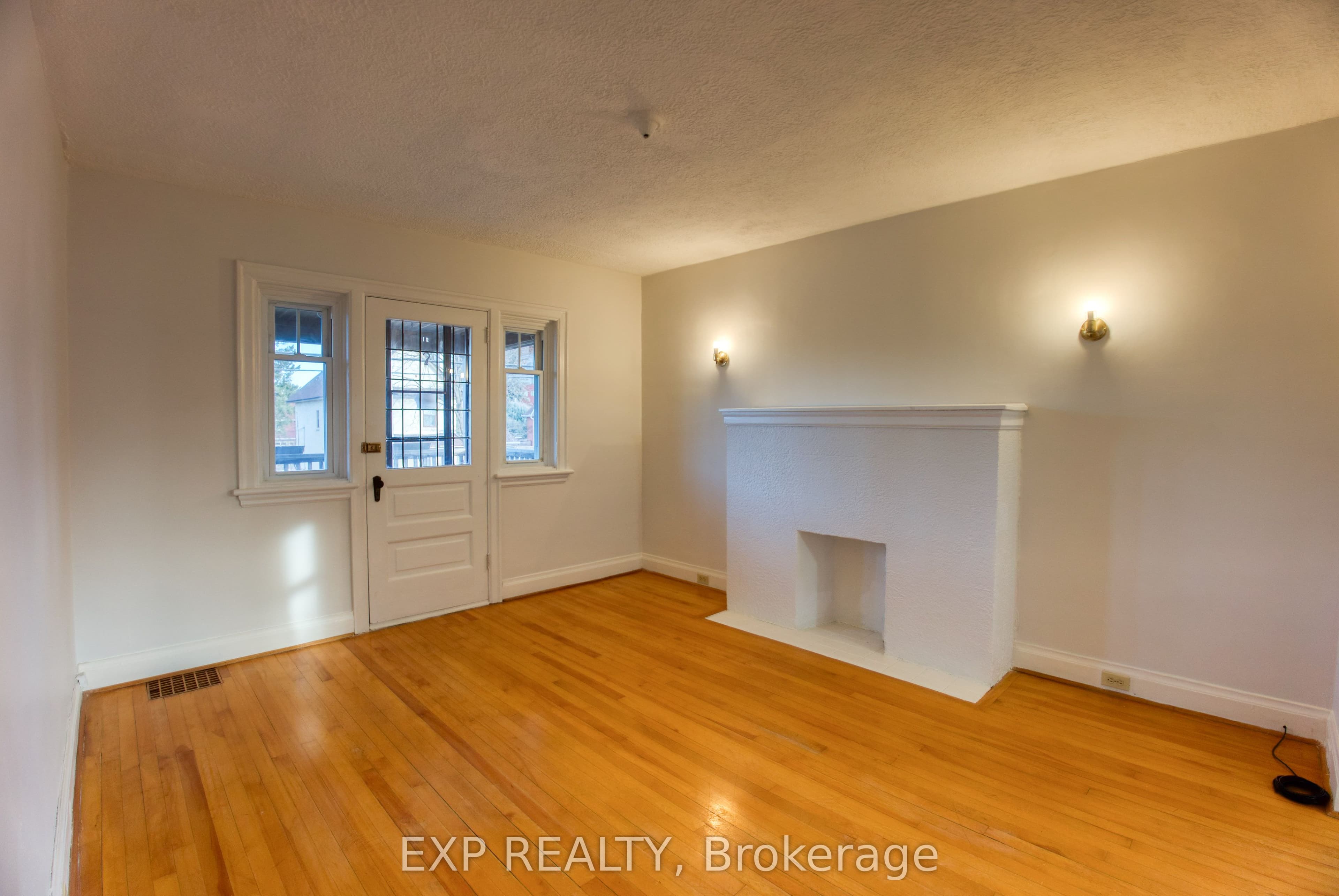 448-450 Holland Avenue photo 1