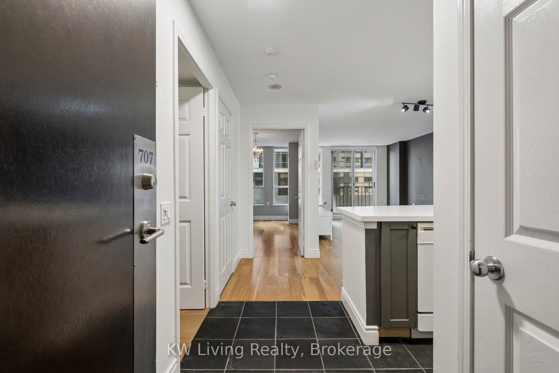 Unit 707 388 Bloor Street photo 1